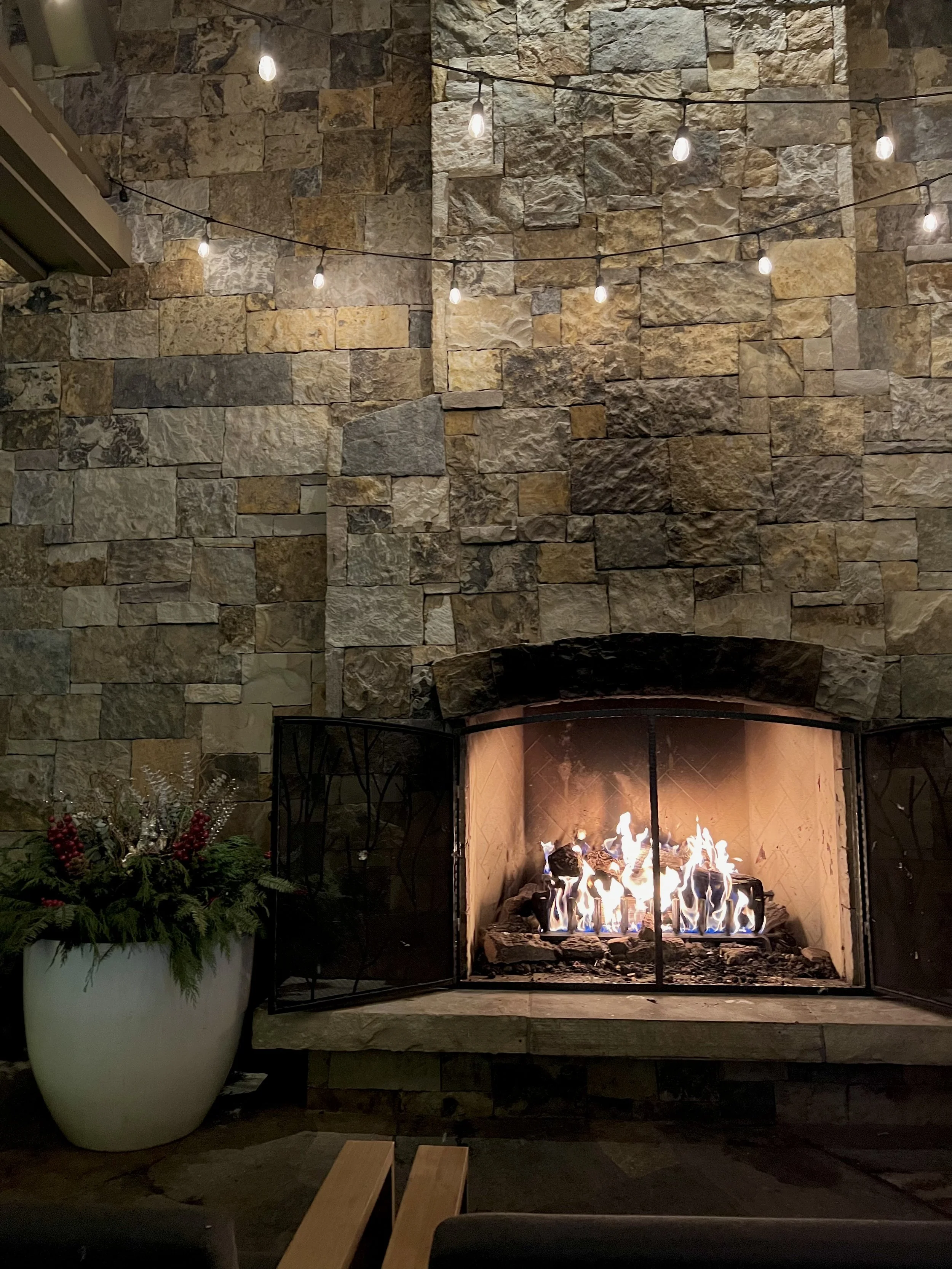Four Seasons Vail, spa and pool
