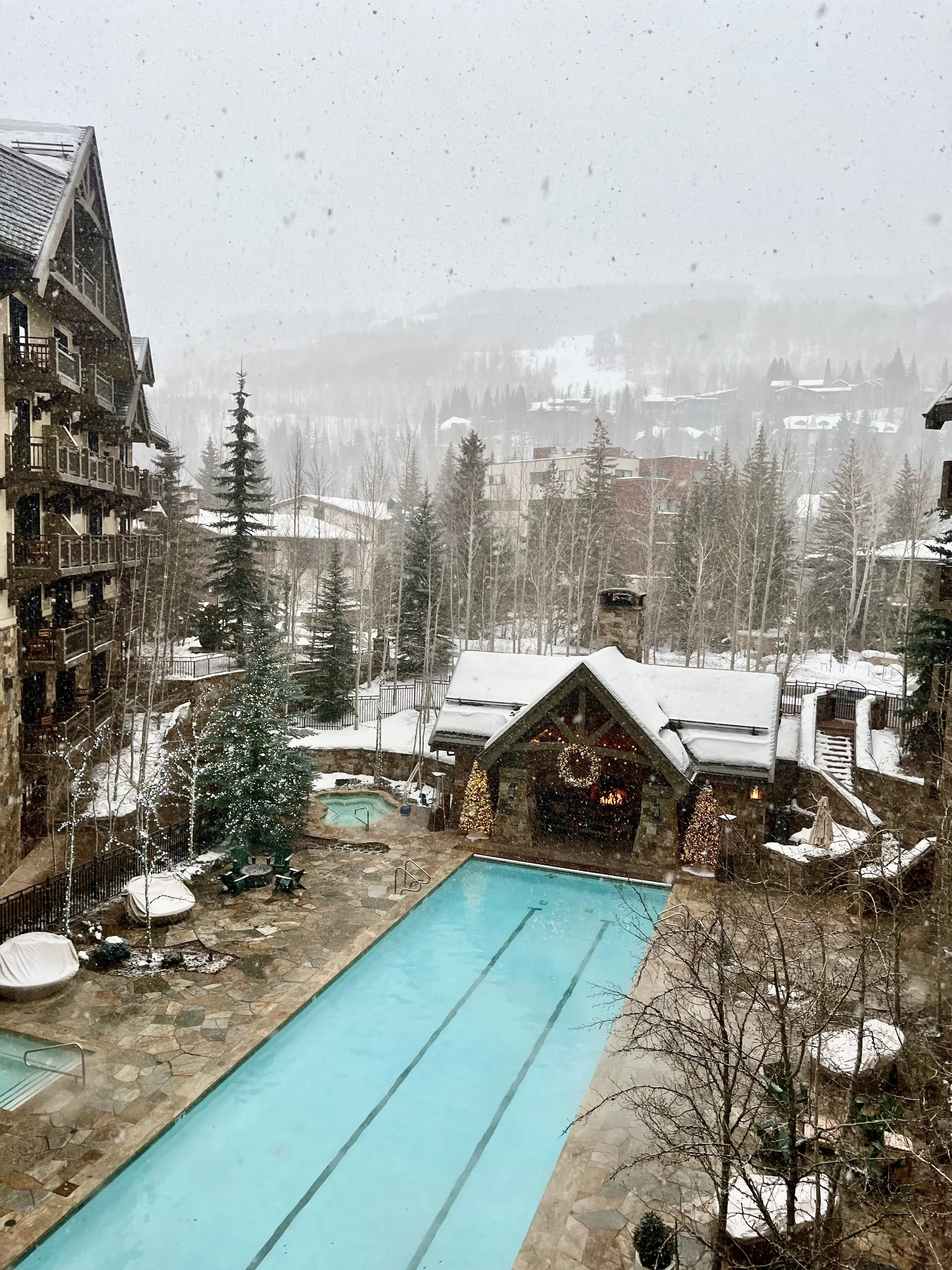 Four Seasons Vail, spa and pool