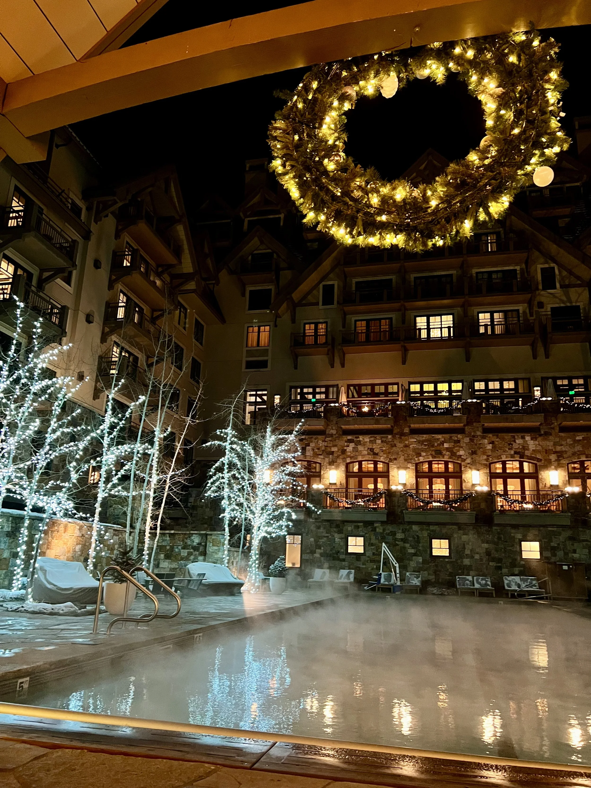 Four Seasons Vail, spa and pool