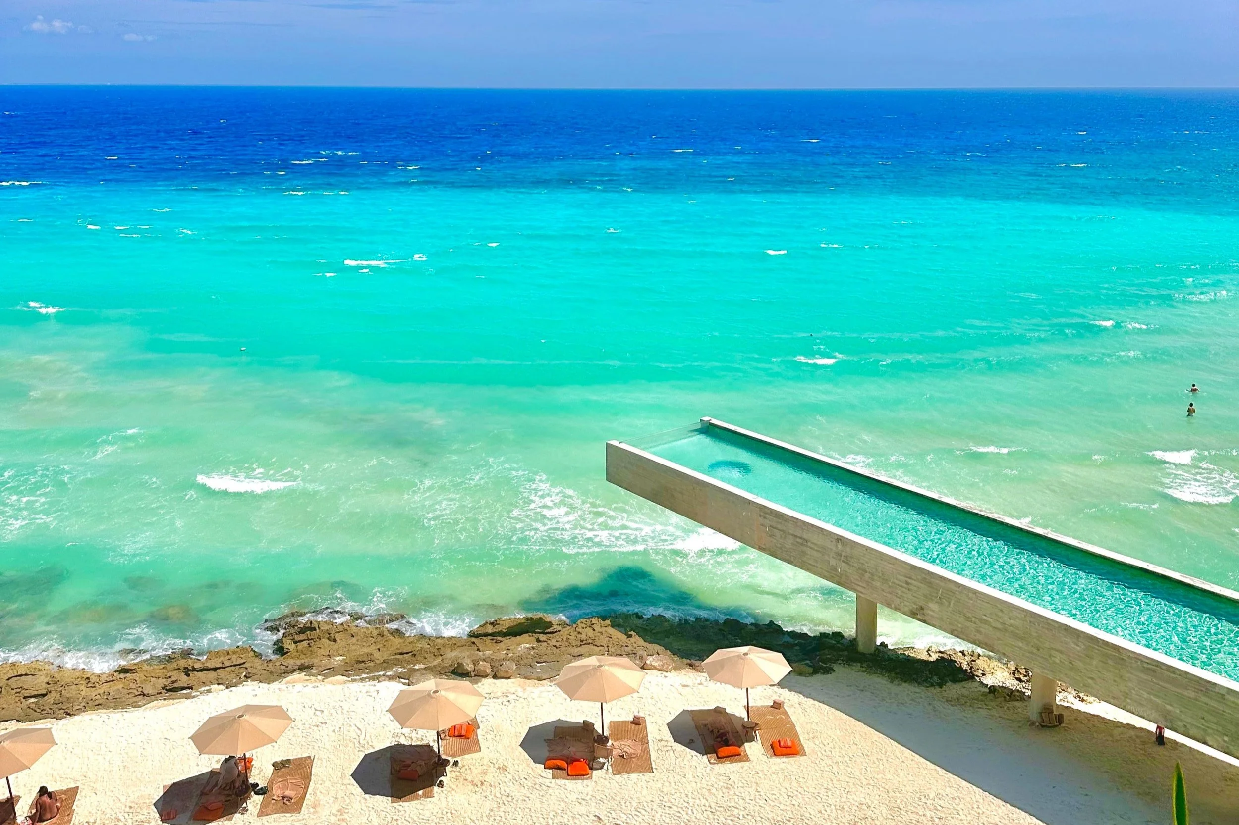 La Casa de la Playa — arrival and lobby