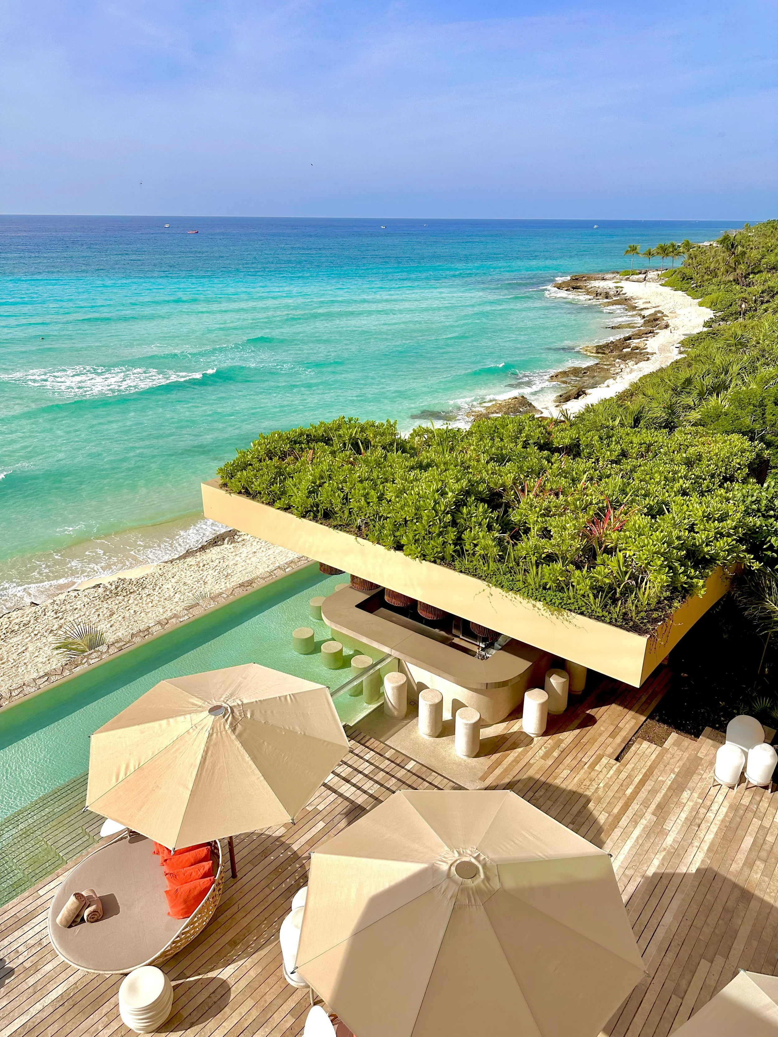 La Casa de la Playa — arrival and lobby