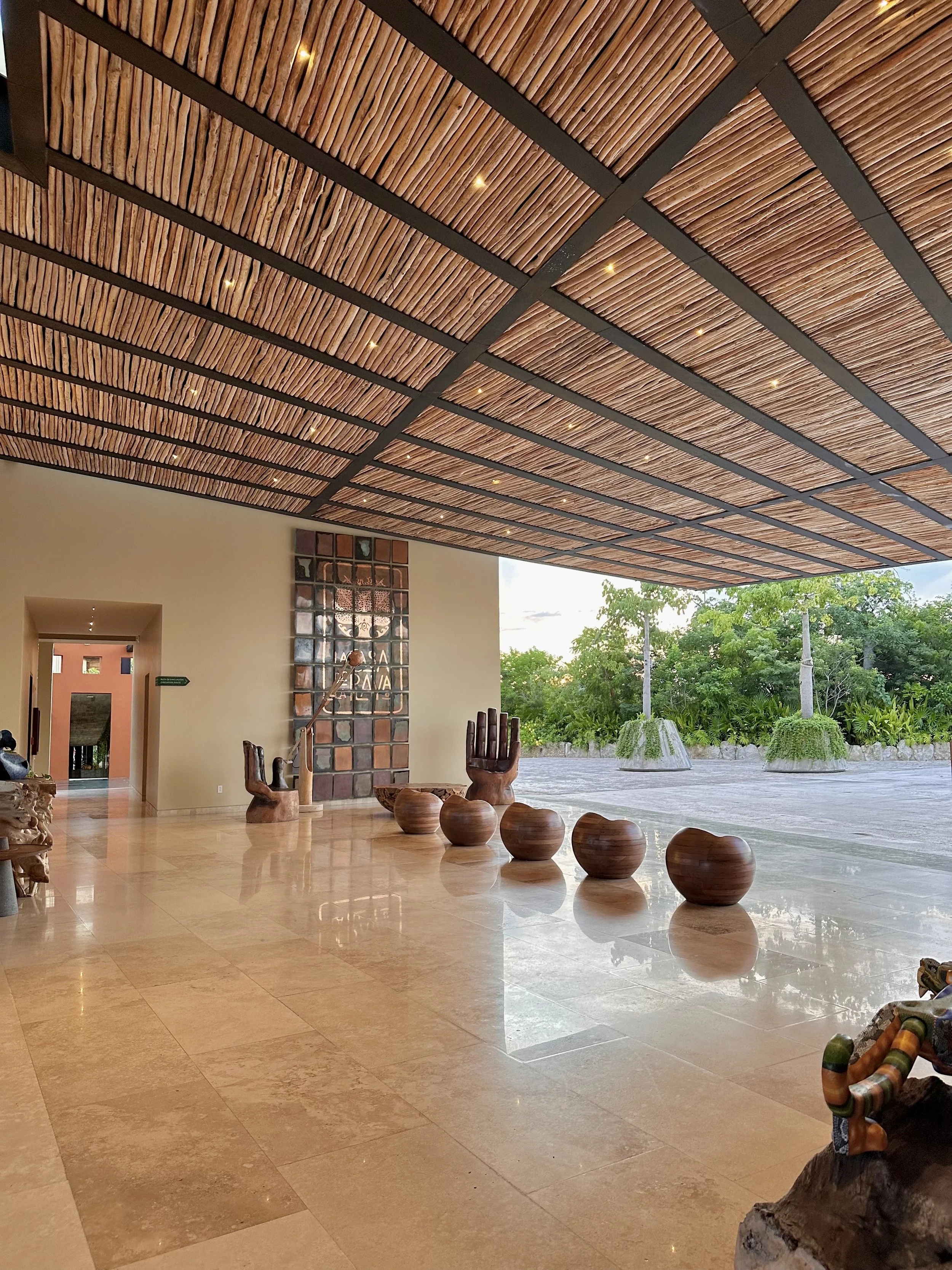 La Casa de la Playa — arrival and lobby