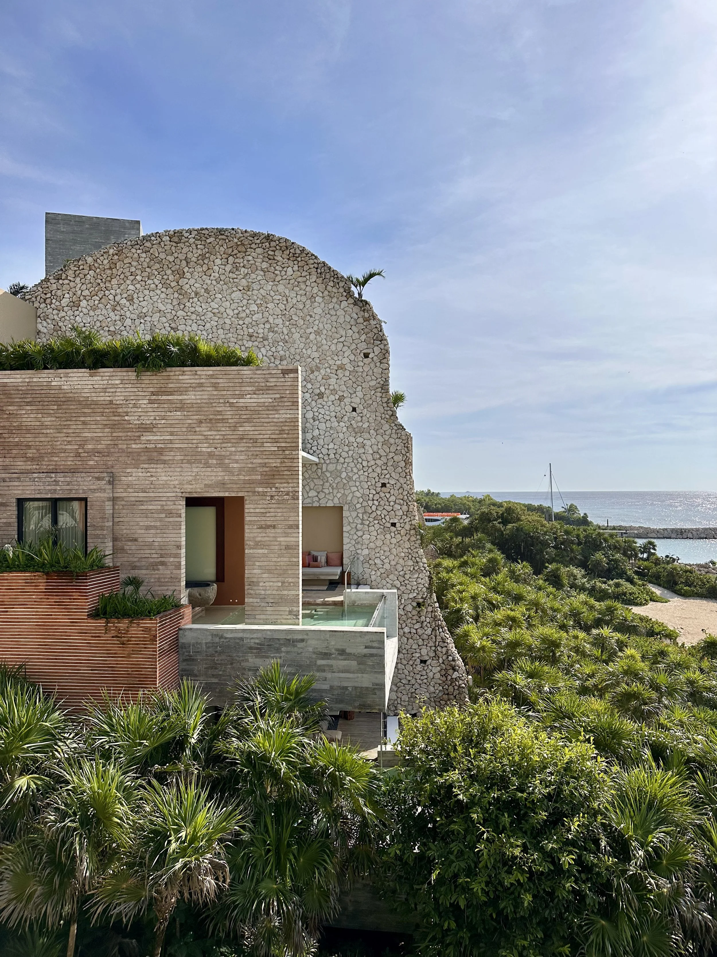 La Casa de la Playa — arrival and lobby