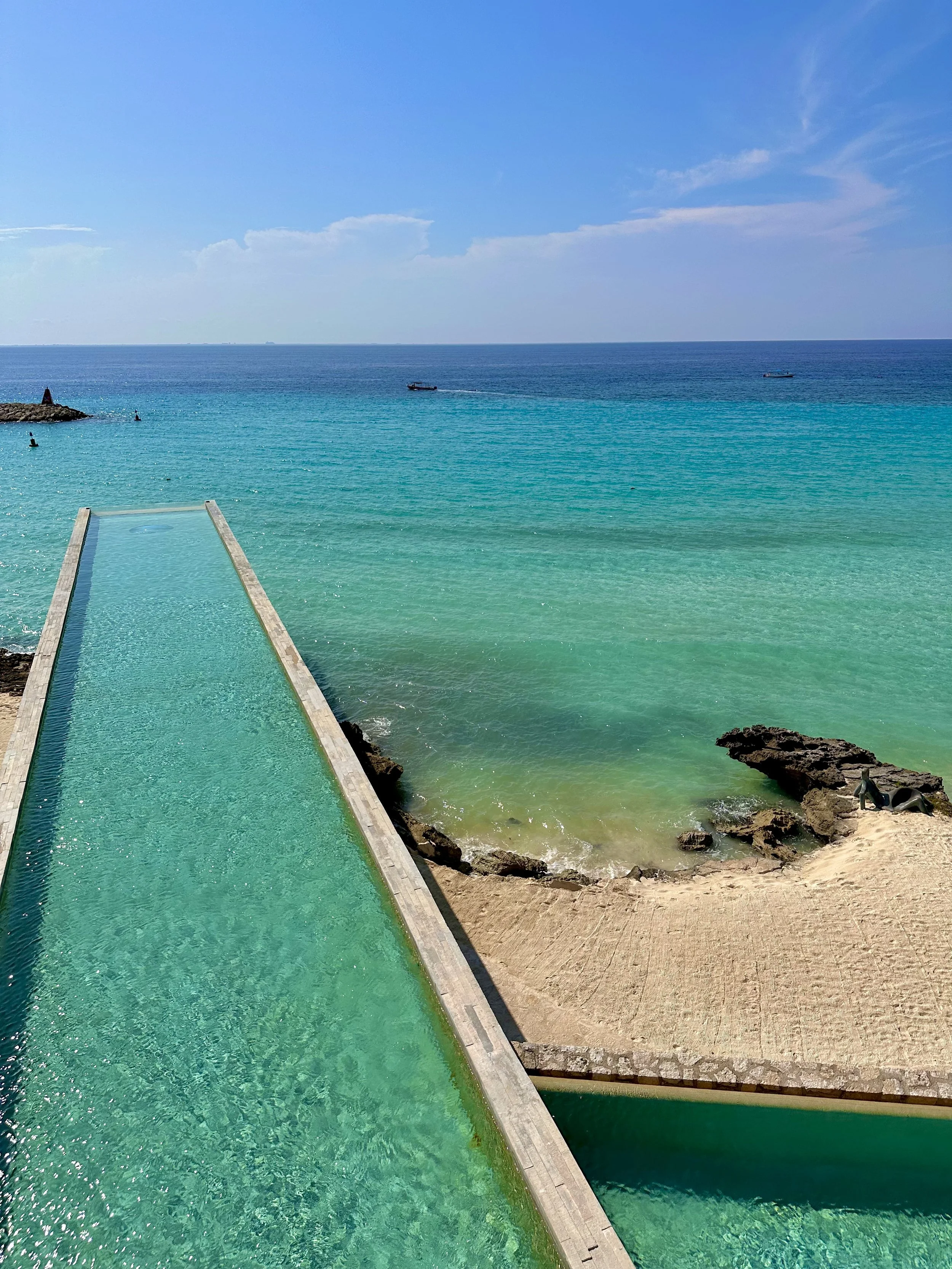 La Casa de la Playa — pools