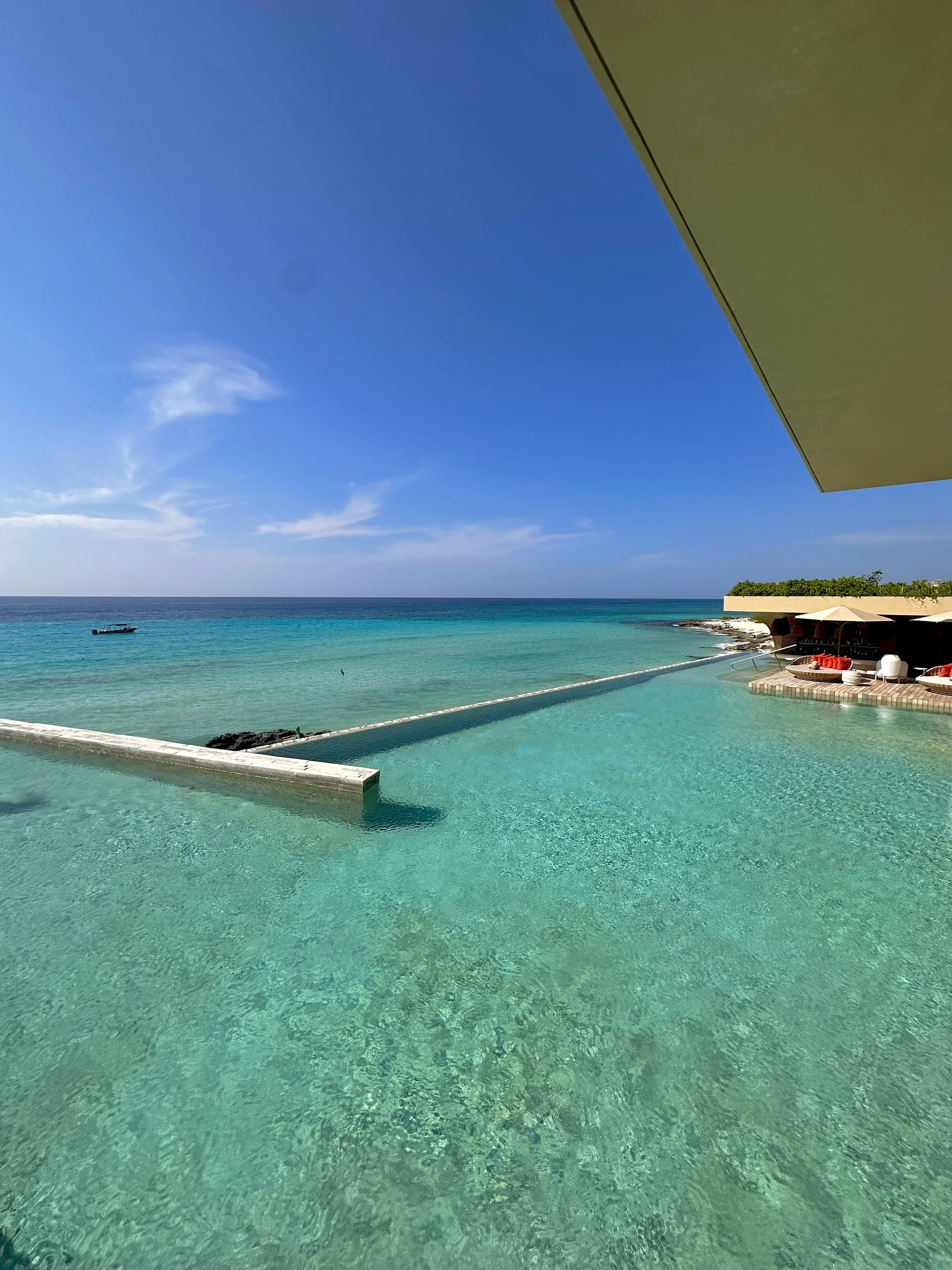 La Casa de la Playa — pools