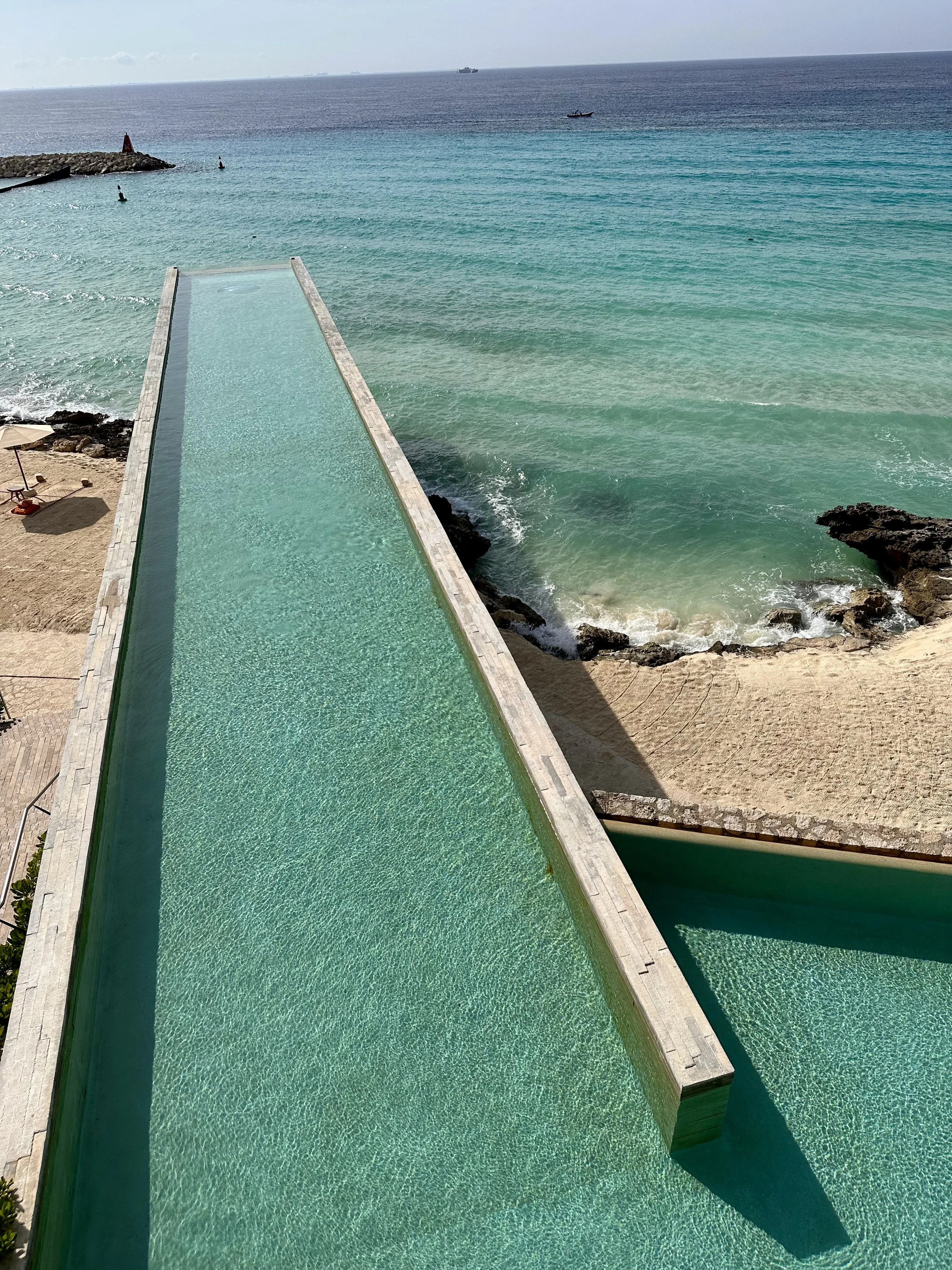 La Casa de la Playa — pools