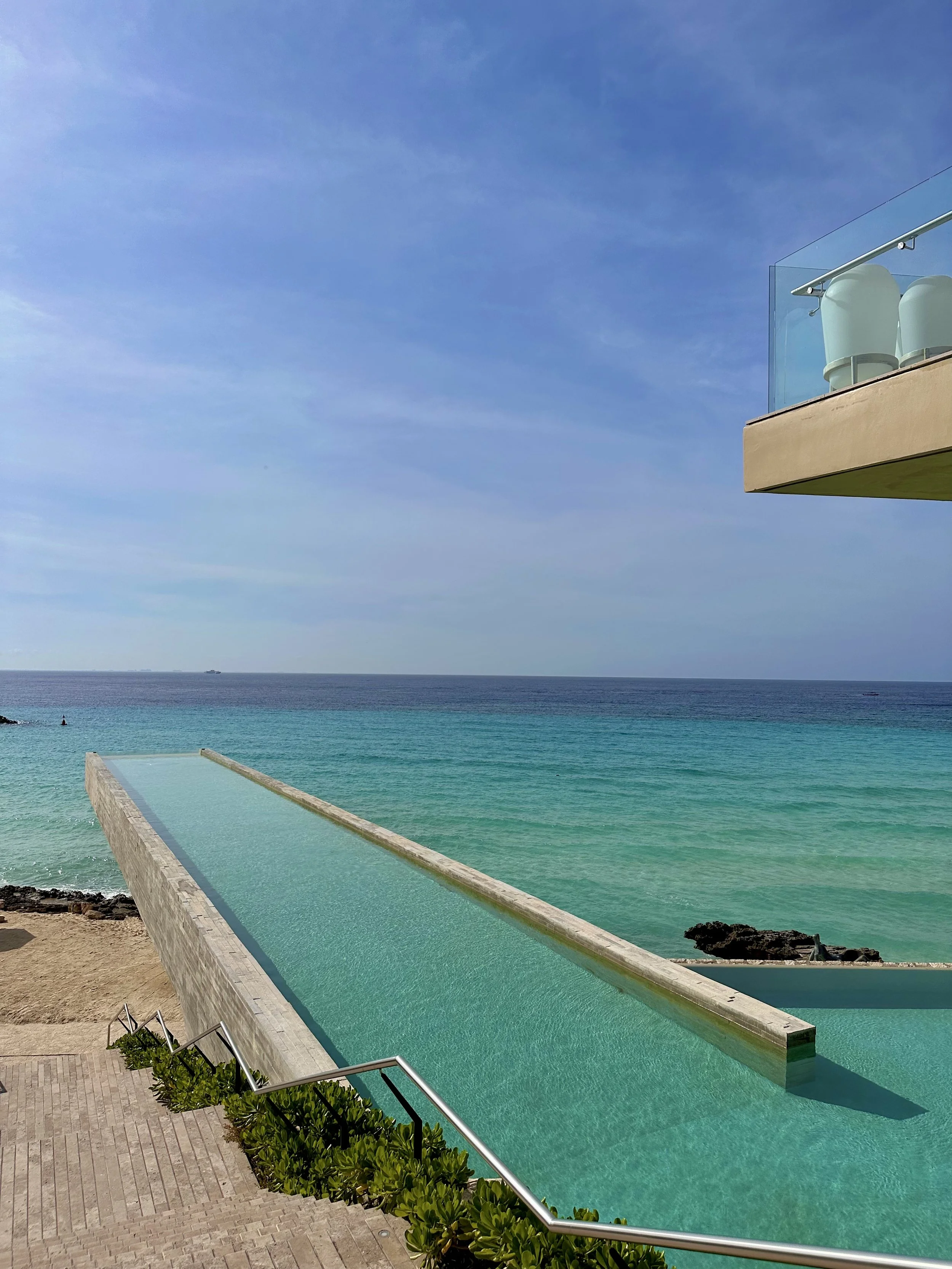 La Casa de la Playa — pools