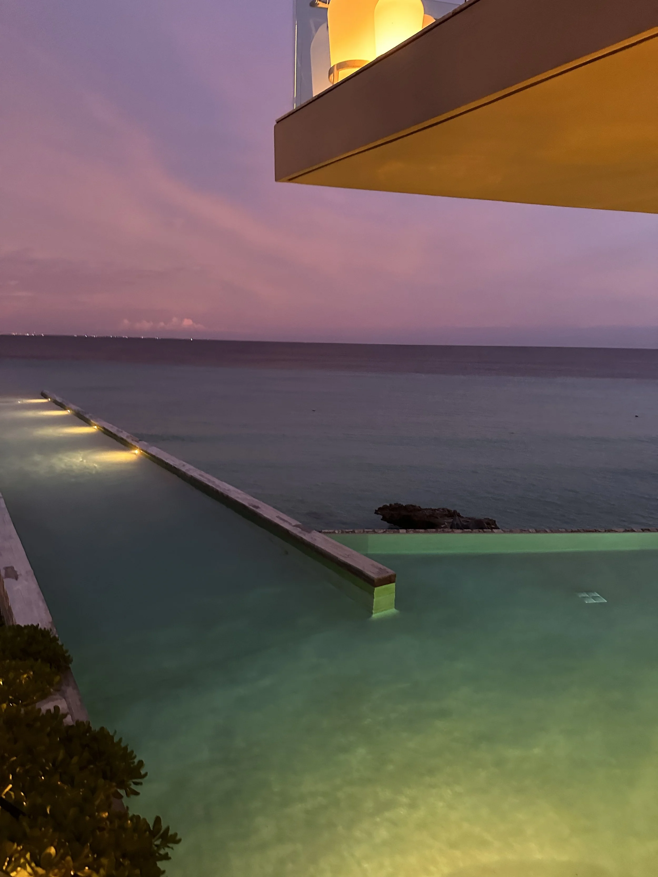 La Casa de la Playa — pools