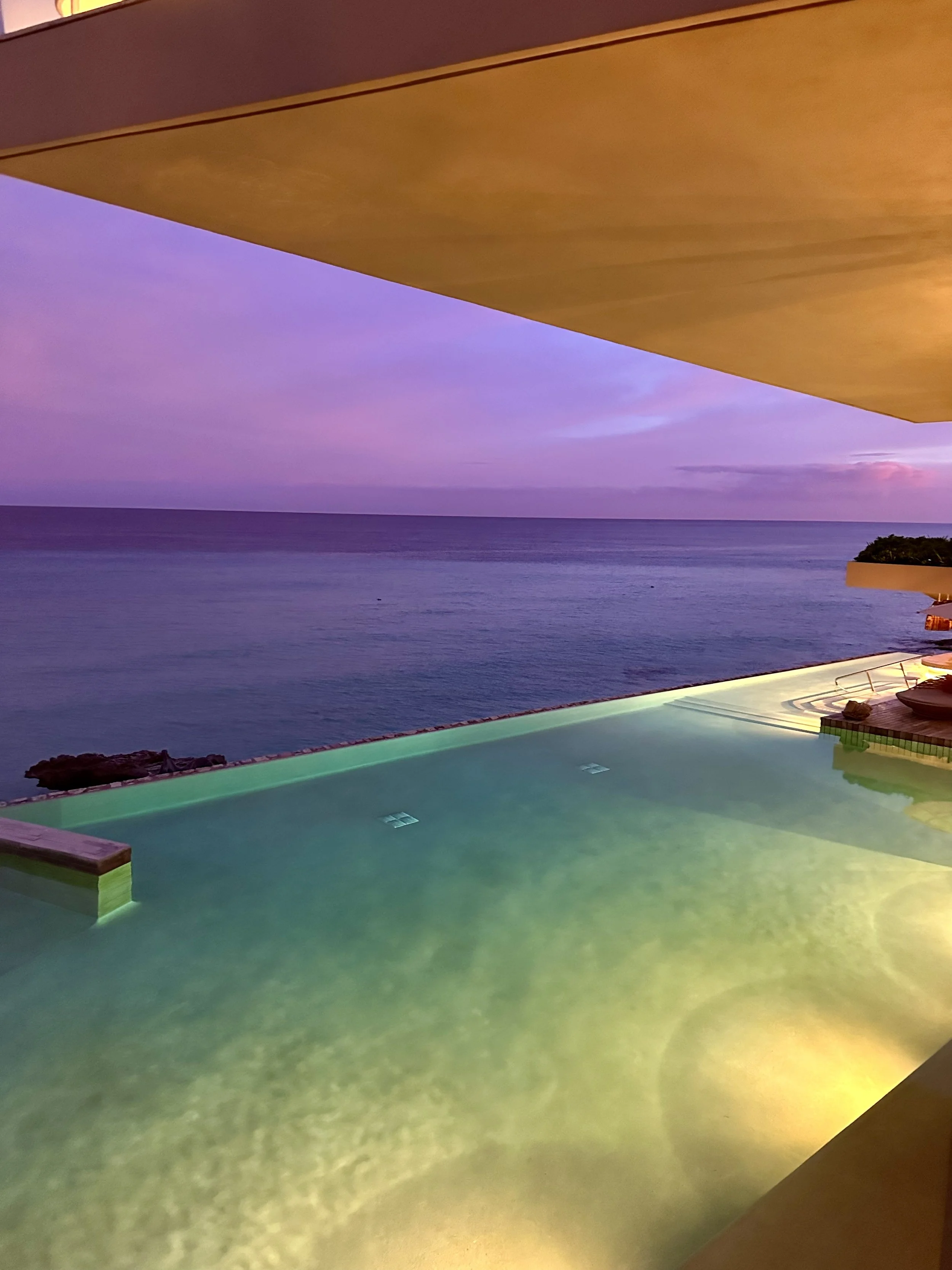 La Casa de la Playa — pools