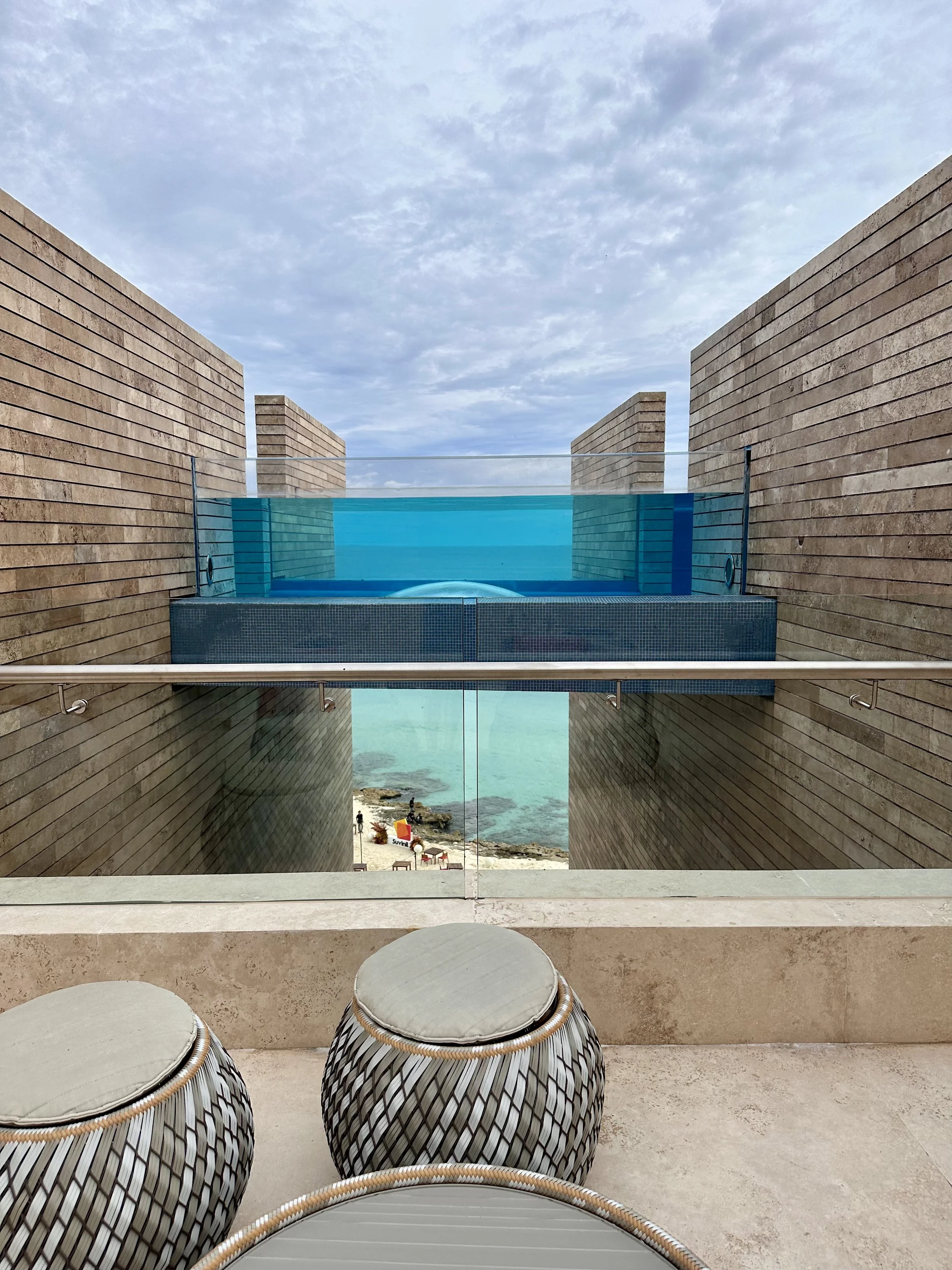 La Casa de la Playa — pools