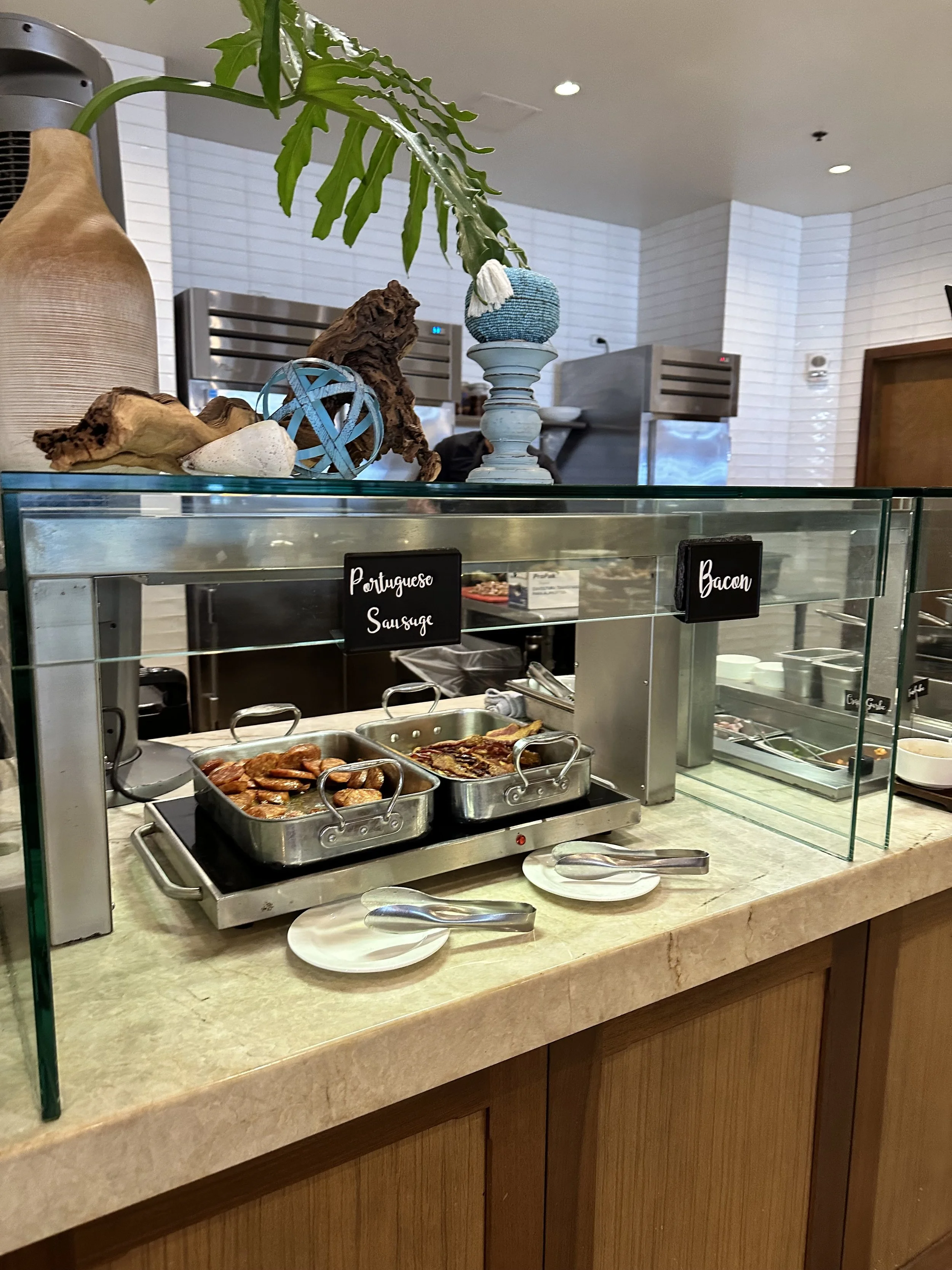 Four Seasons Oahu Ko Olina — restaurants and pools