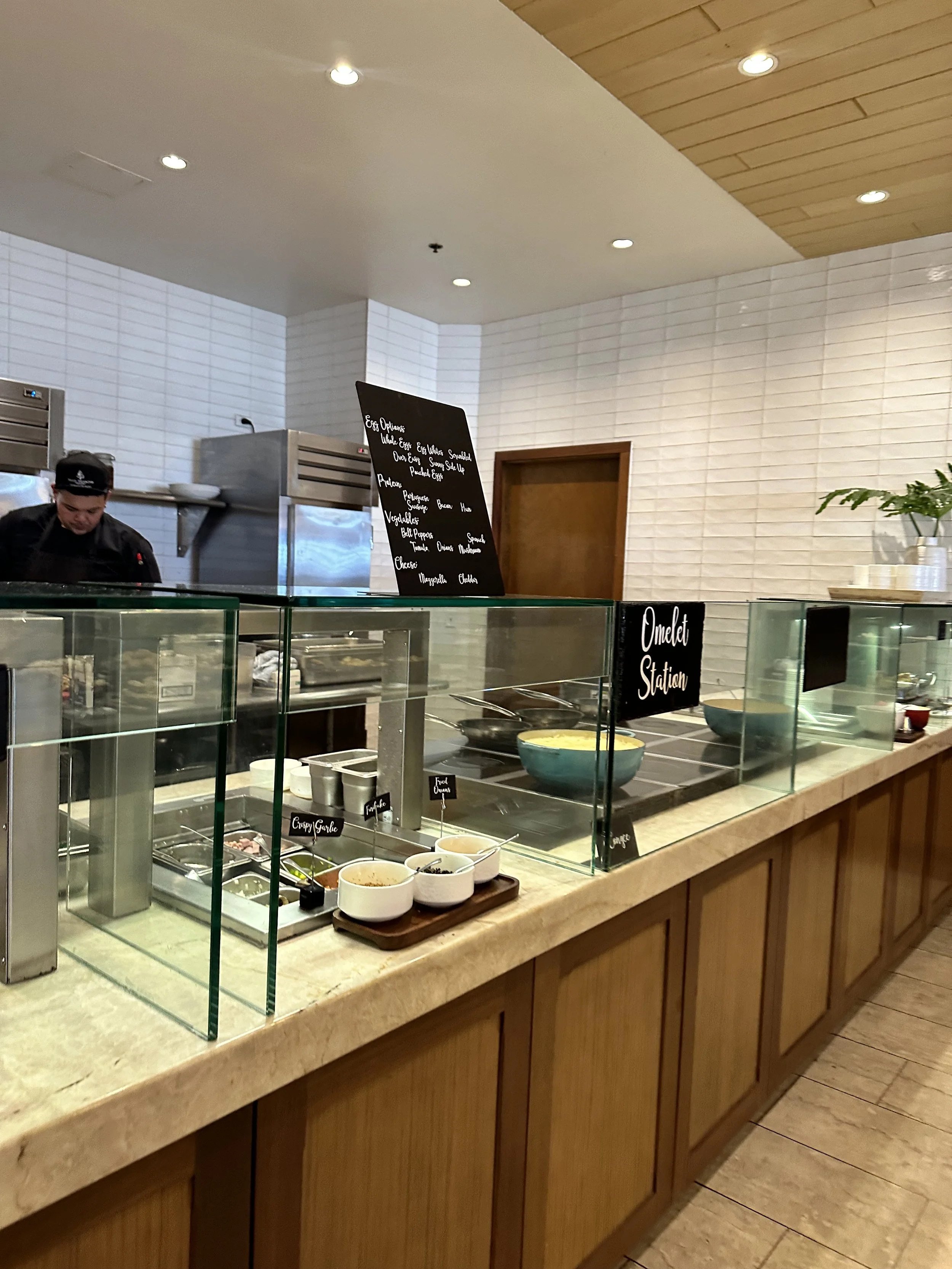 Four Seasons Oahu Ko Olina — restaurants and pools