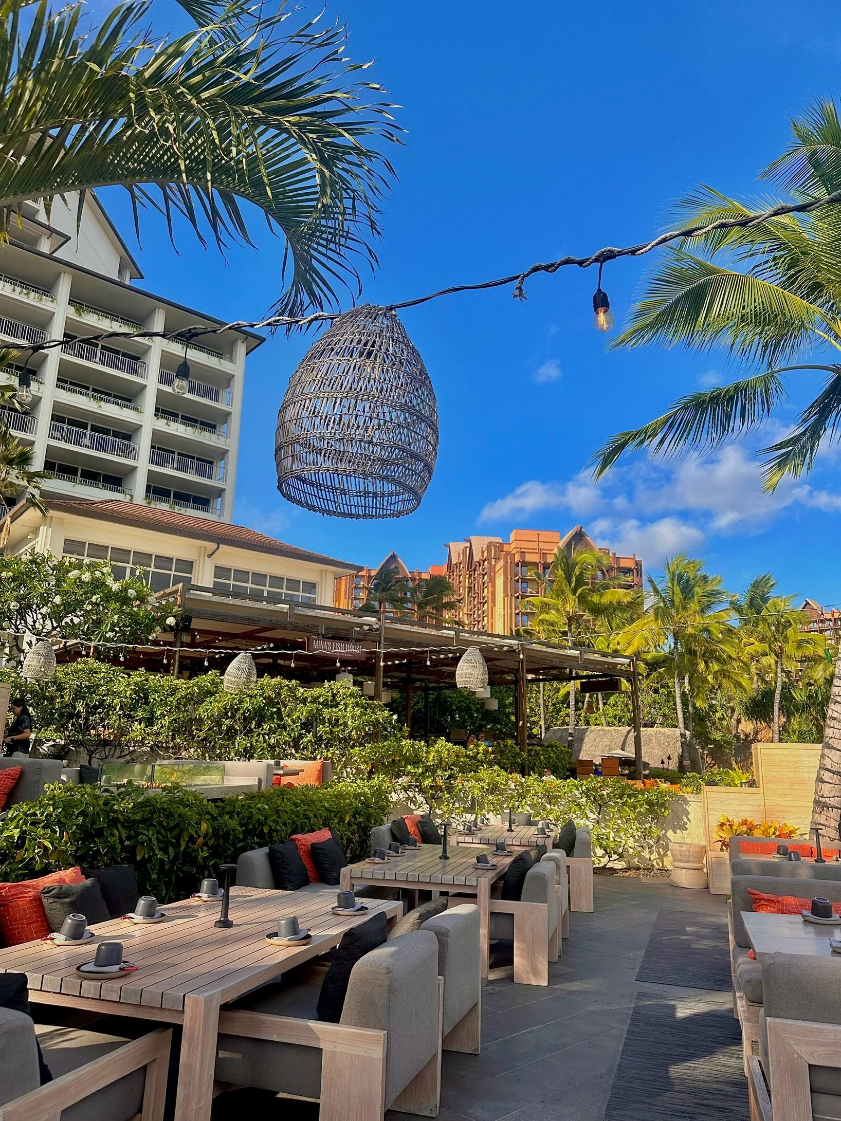 Four Seasons Oahu Ko Olina — restaurants and pools