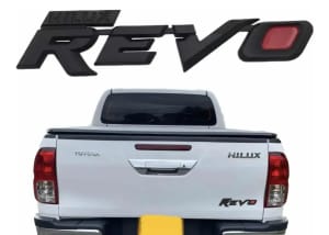 Emblema Negro Palabra Revo und. - Car Zone Accesorios Honduras