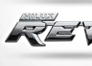 Emblema Cromado Palabra Revo und. - Car Zone Accesorios Honduras