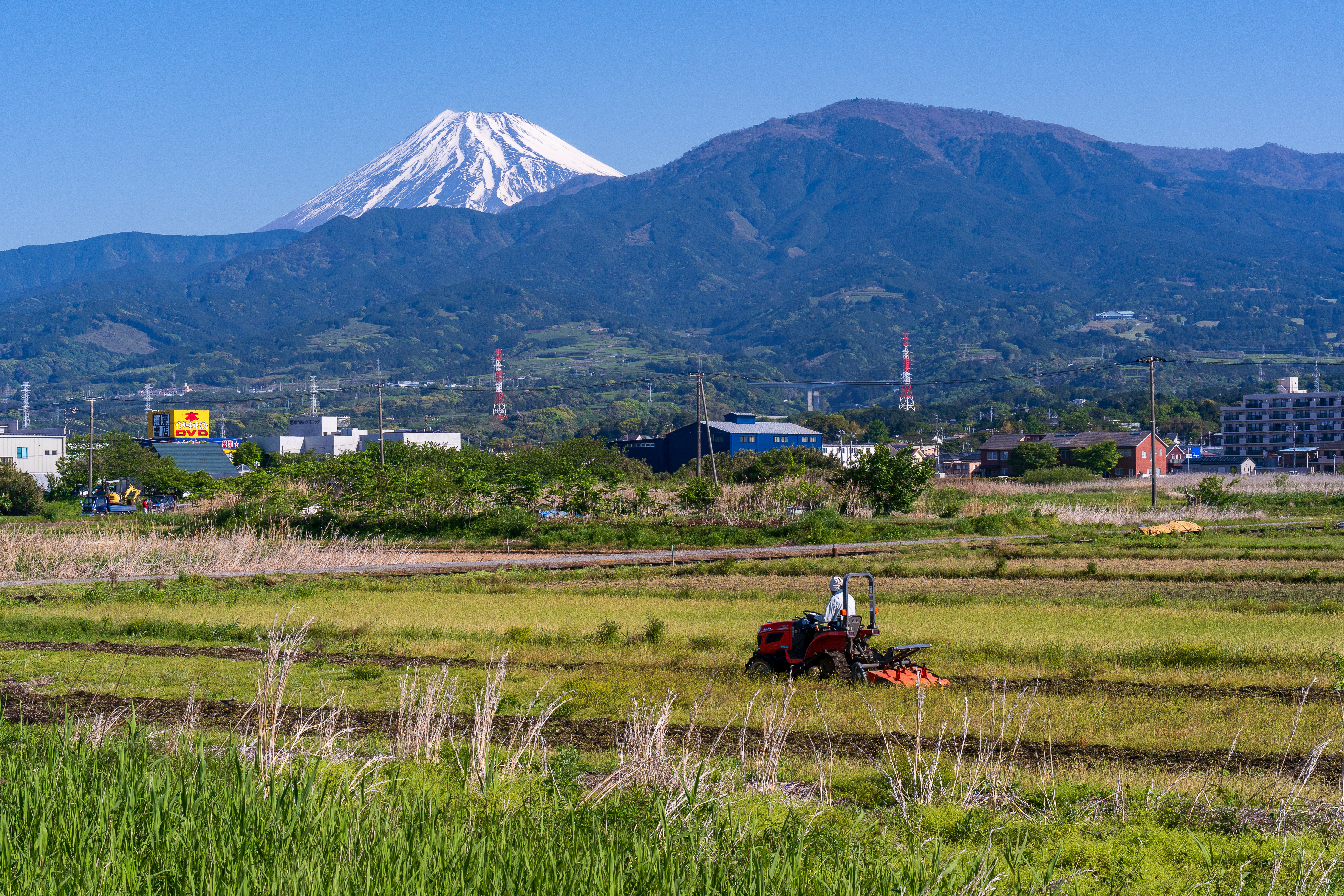 田起こしの季節