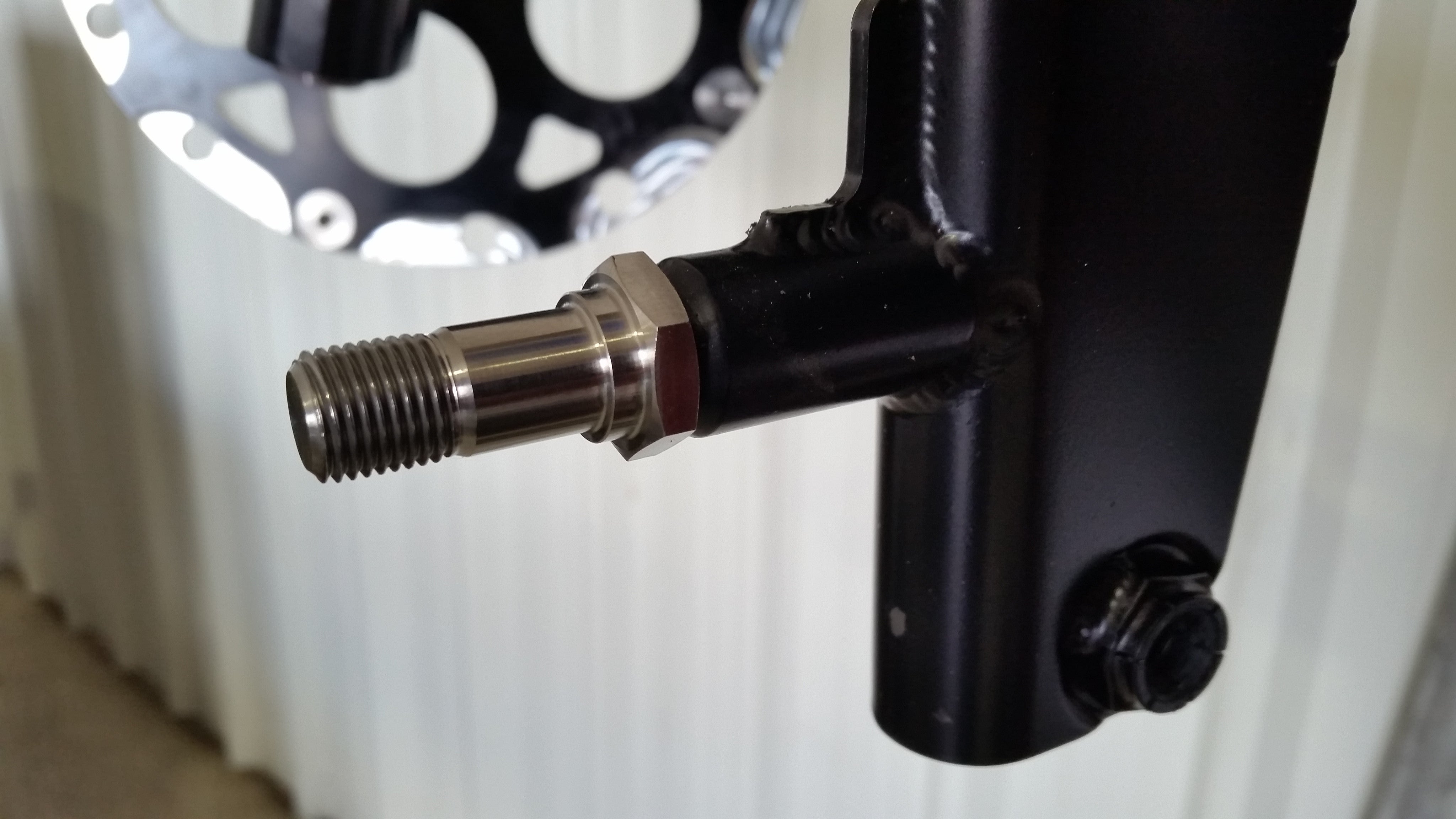 Front Axel 1 Nut Shock Stud Kt