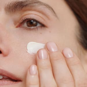 Dr. Hauschka Regenerating Day Cream - Smooths and vitalises, reduces the appearance of wrinkles