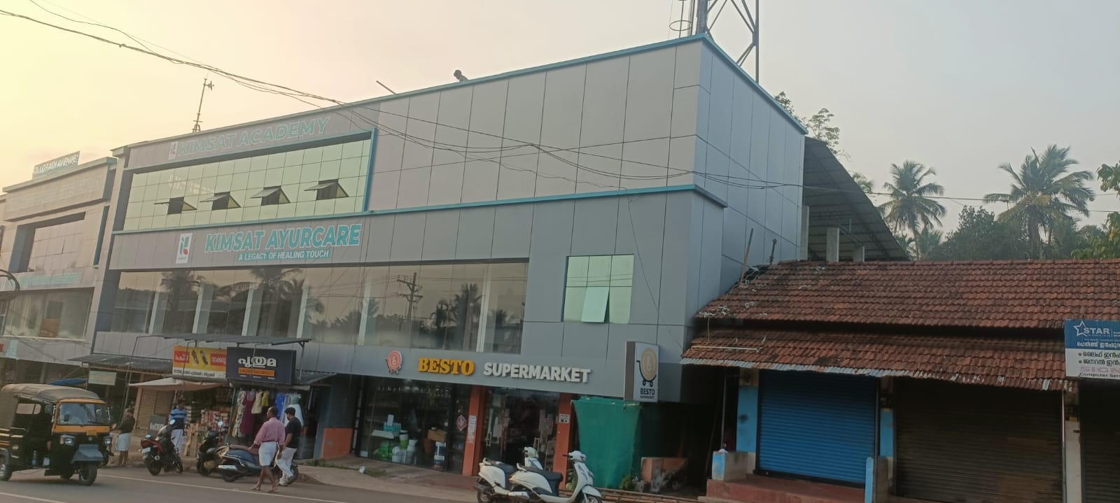 Commercial building for sale