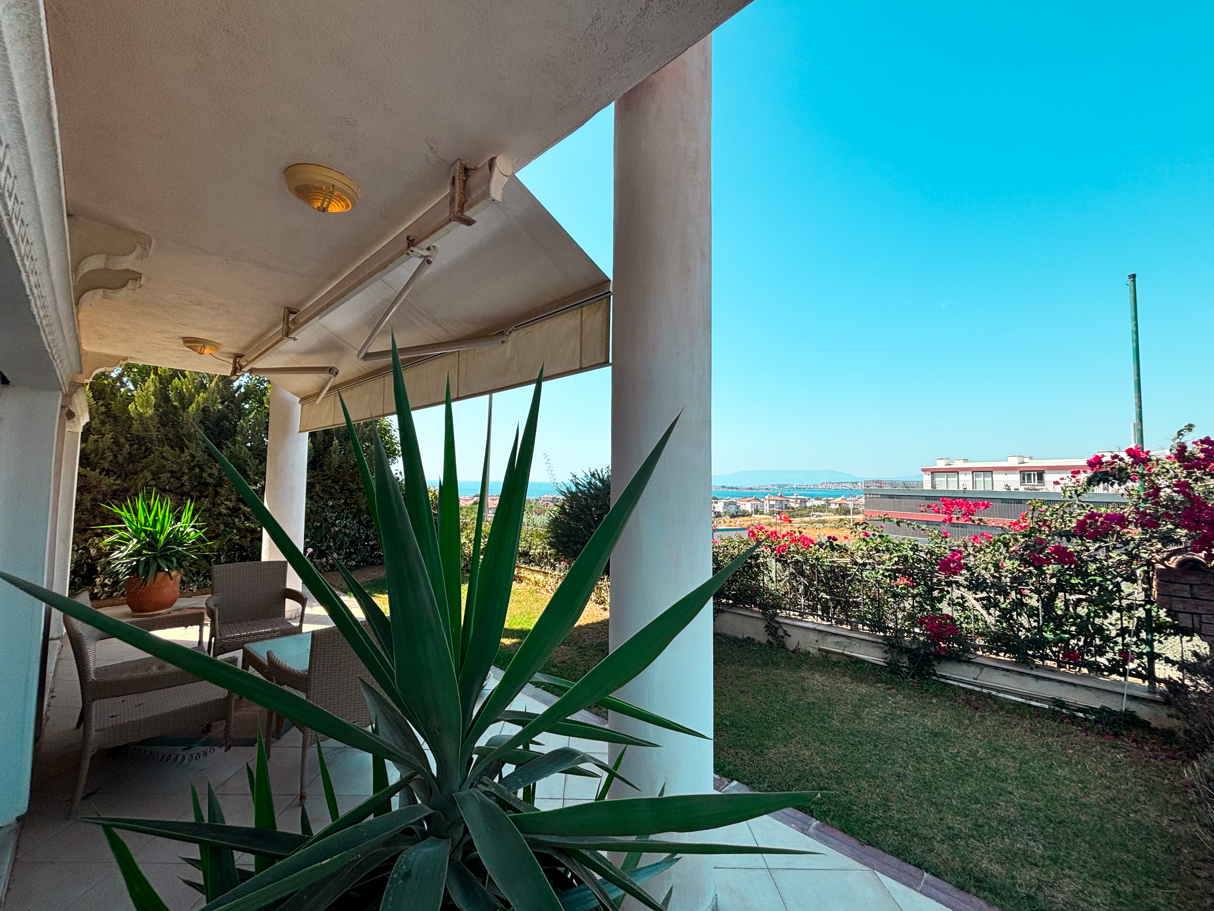 AKARCA // 613 m2 İçinde Tam Müstakil Villa