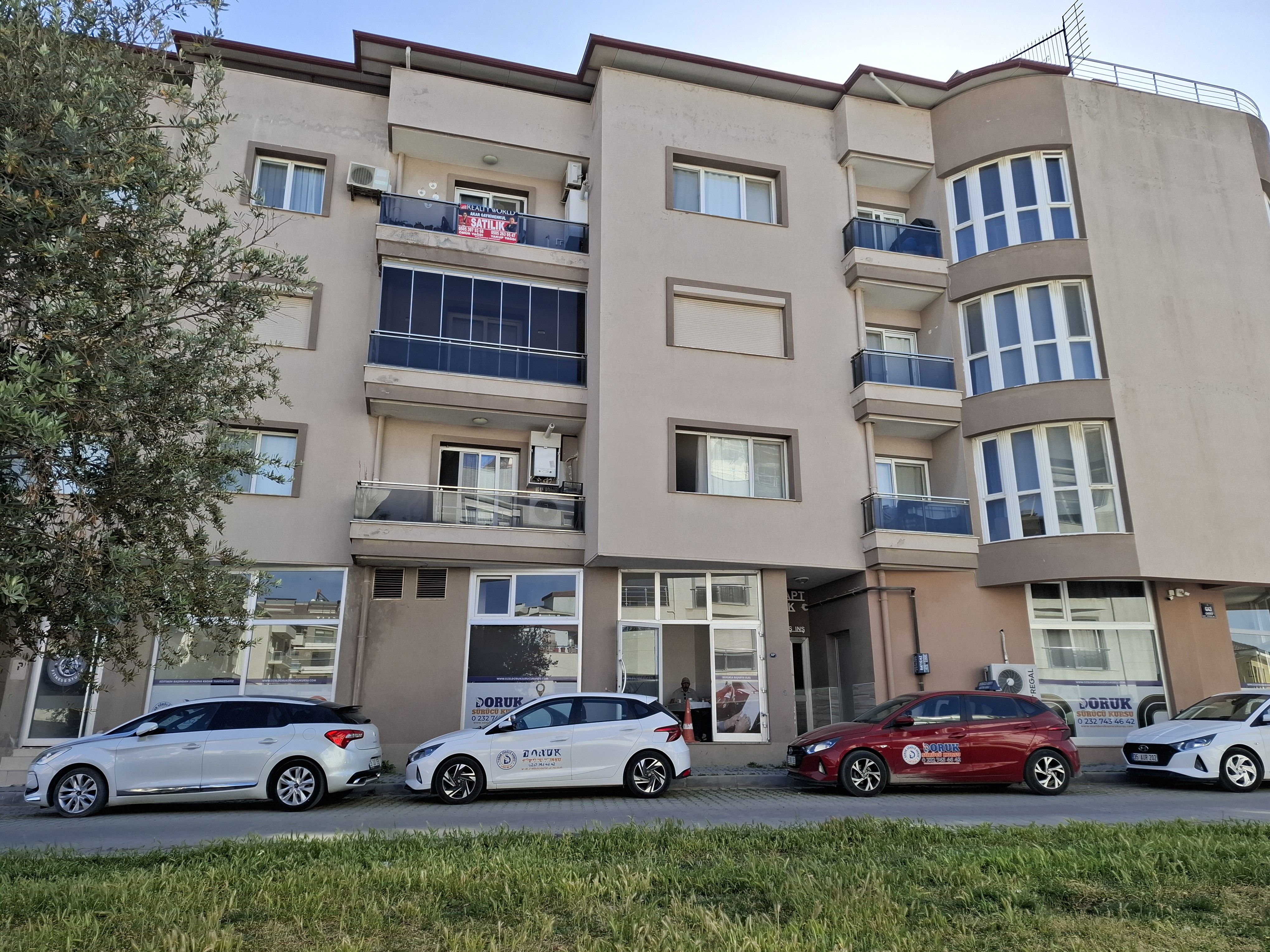 RW Akar'dan Zeytinli Çarşıya Komşu 3+1 Satılık Geniş Daire