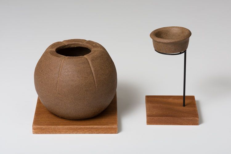 Vessel with lip 7
