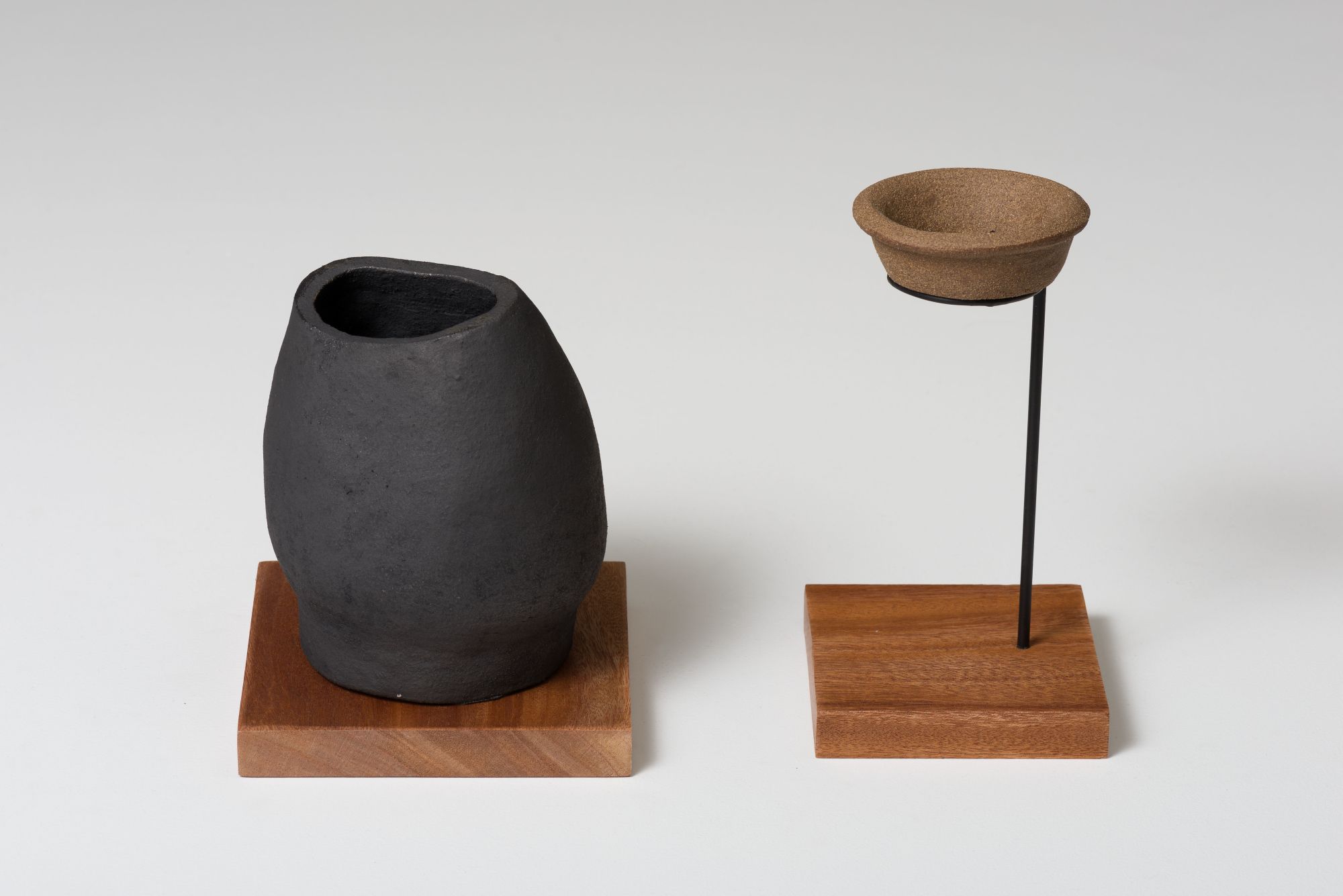 Vessel with lip 1