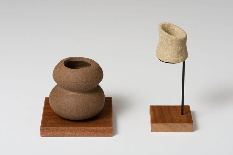 Vessel with lip 2