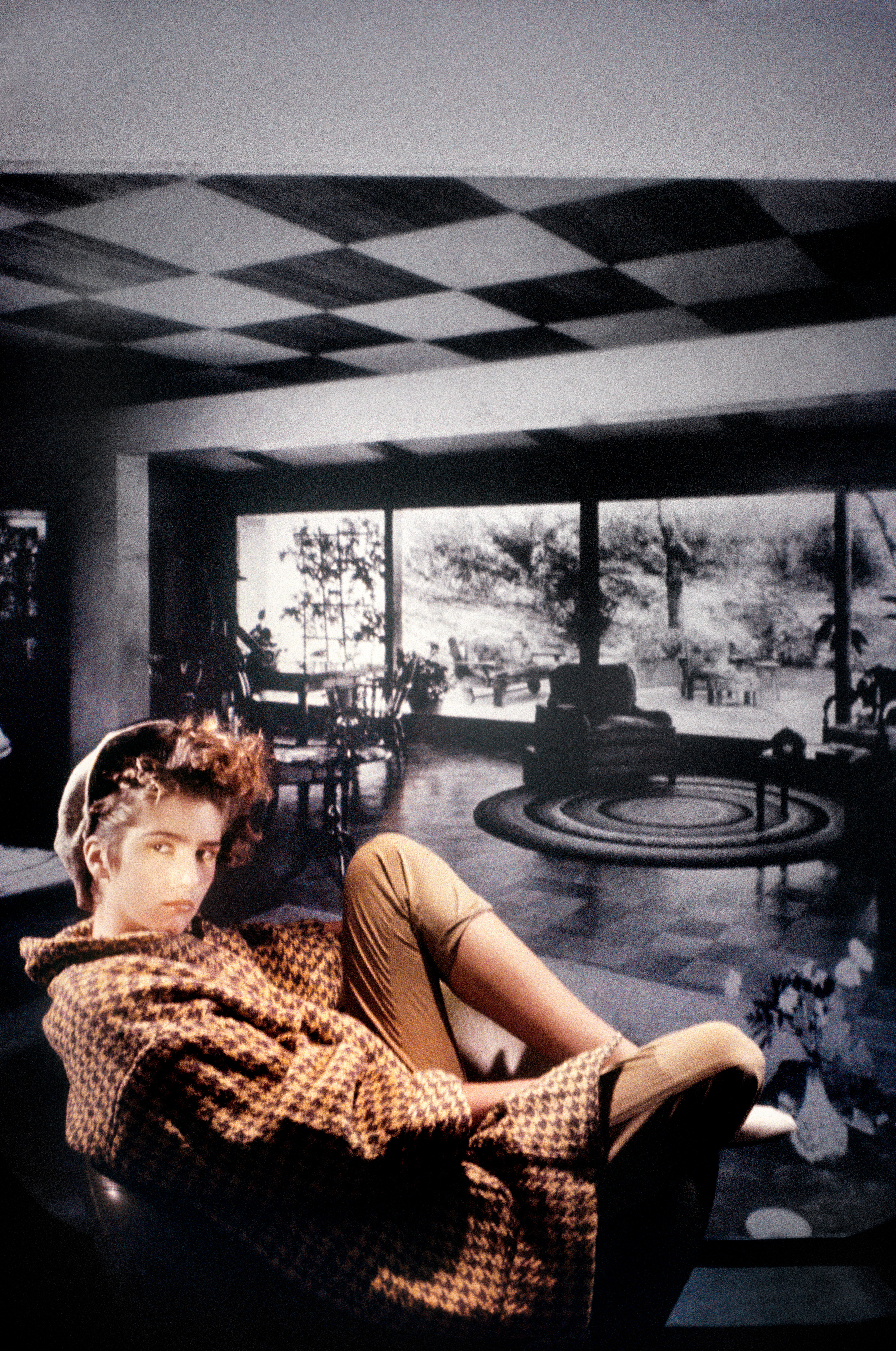 Houndstooth Checked Coat in Black and White Room
