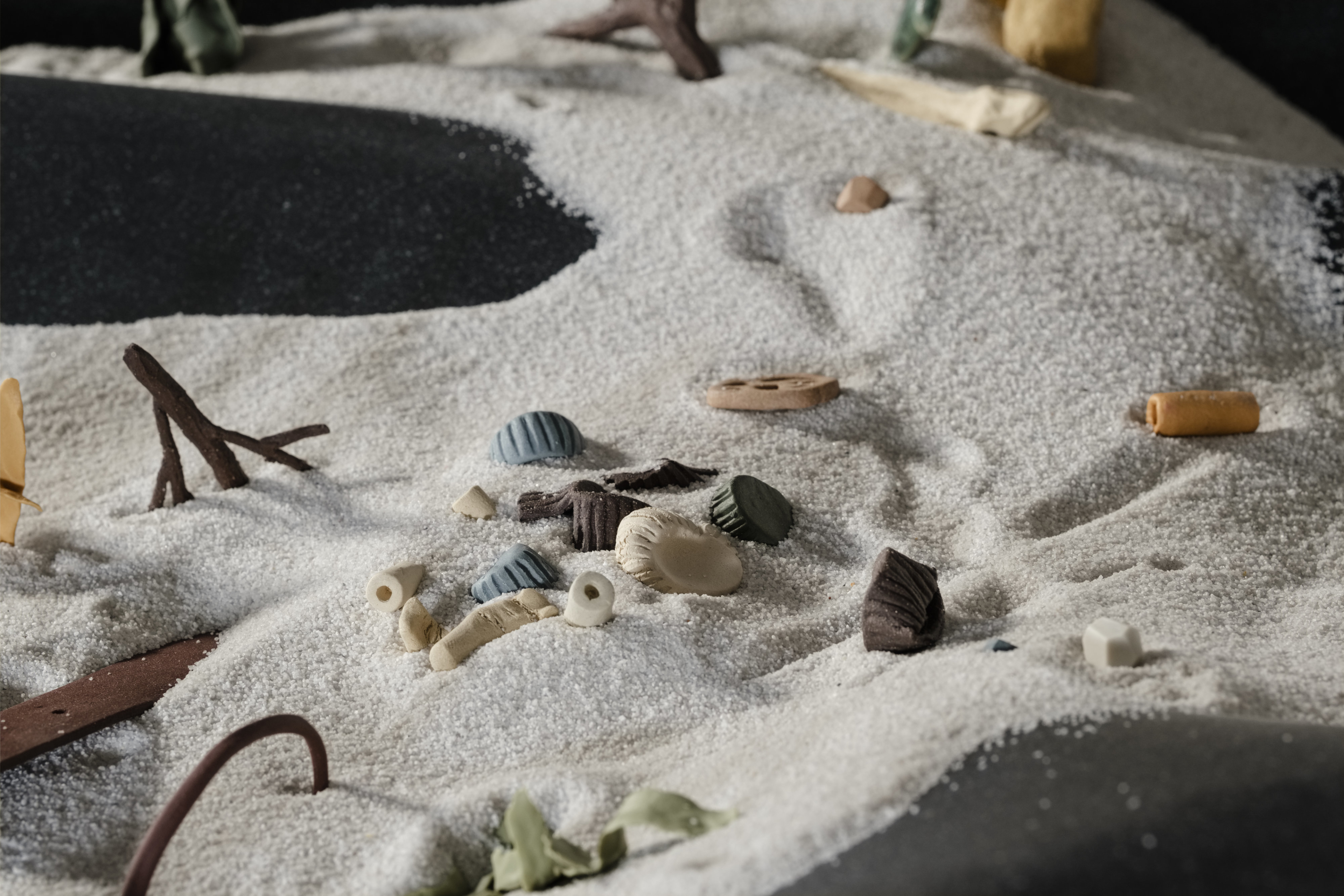 Things turn into stones, stones turn into sand 東西變石頭，石頭變成沙