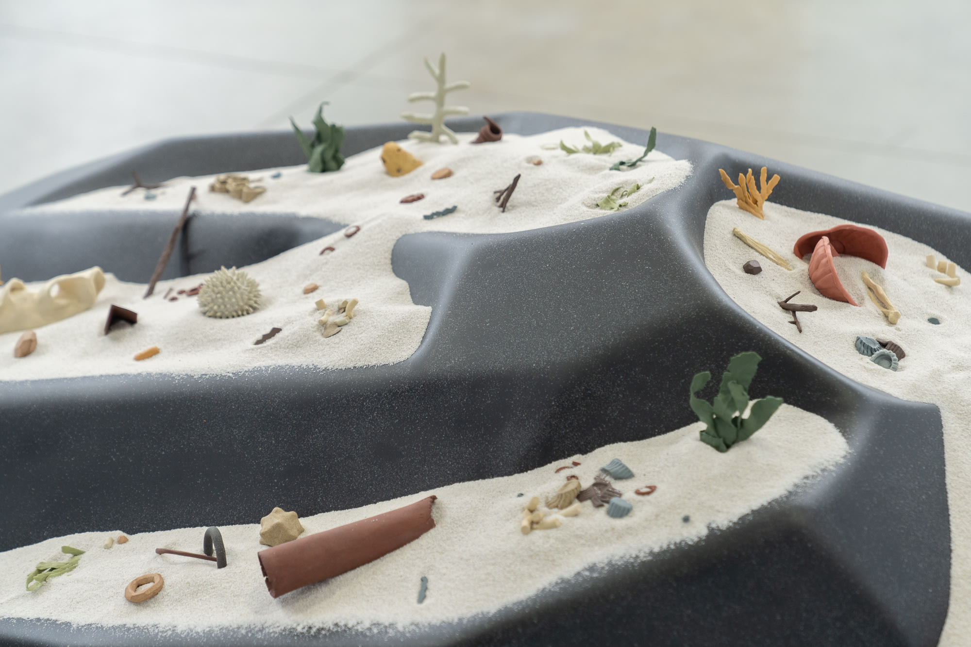 Things turn into stones, stones turn into sand 東西變石頭，石頭變成沙