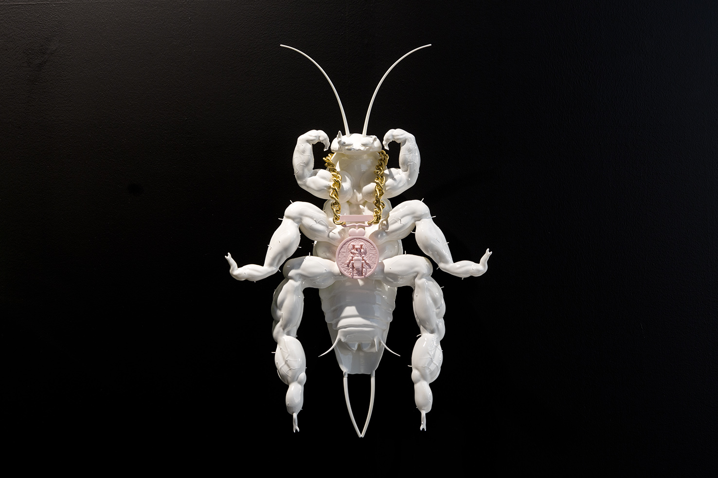 Albino Cockroach becomes the lightest colour bodybuilding championship winner in history 白化症曱甴成為健美史上...
