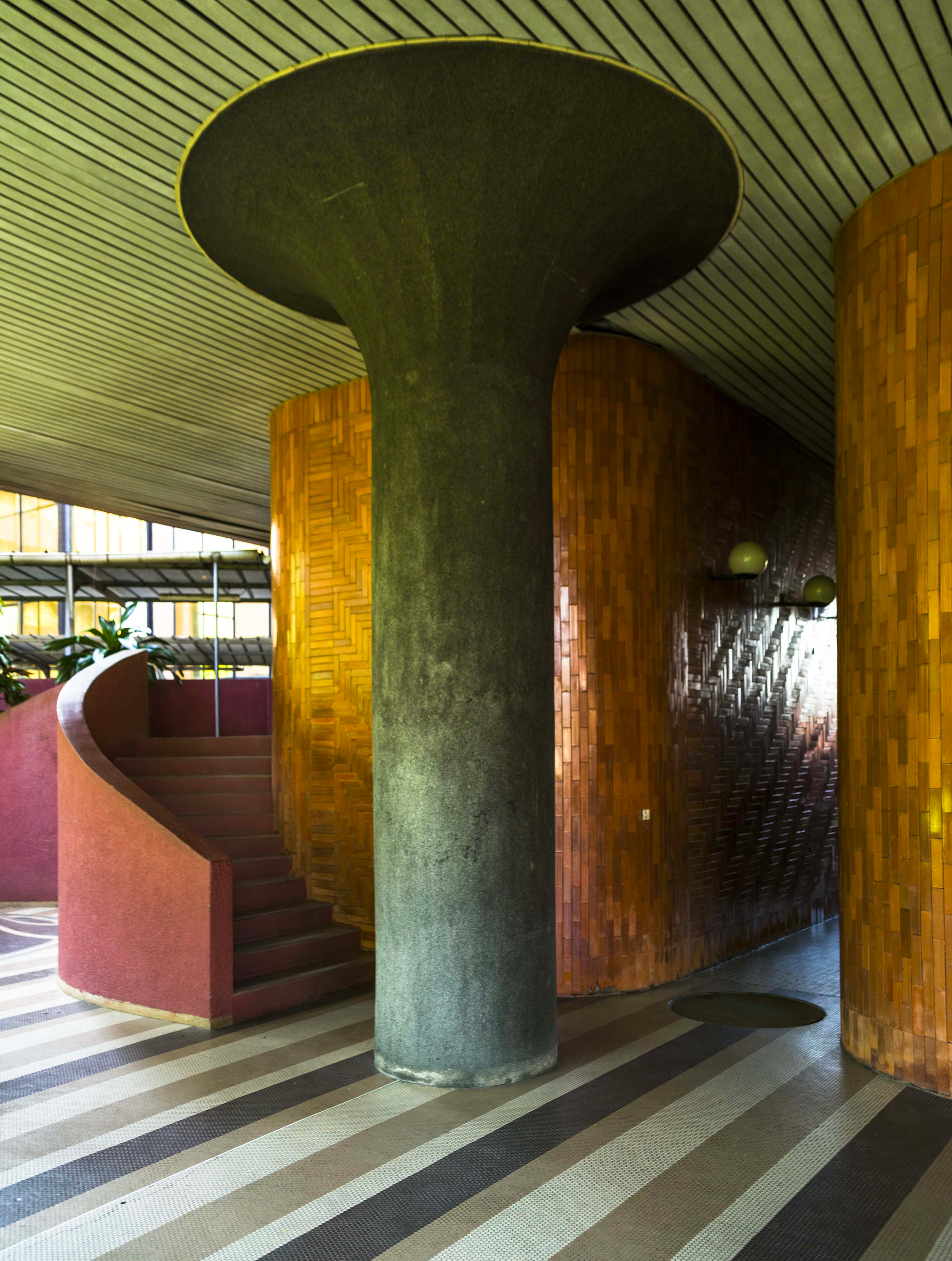 La colonne, Immeuble PETROCI, Plateau, Abidjan, Côte d'Ivoire