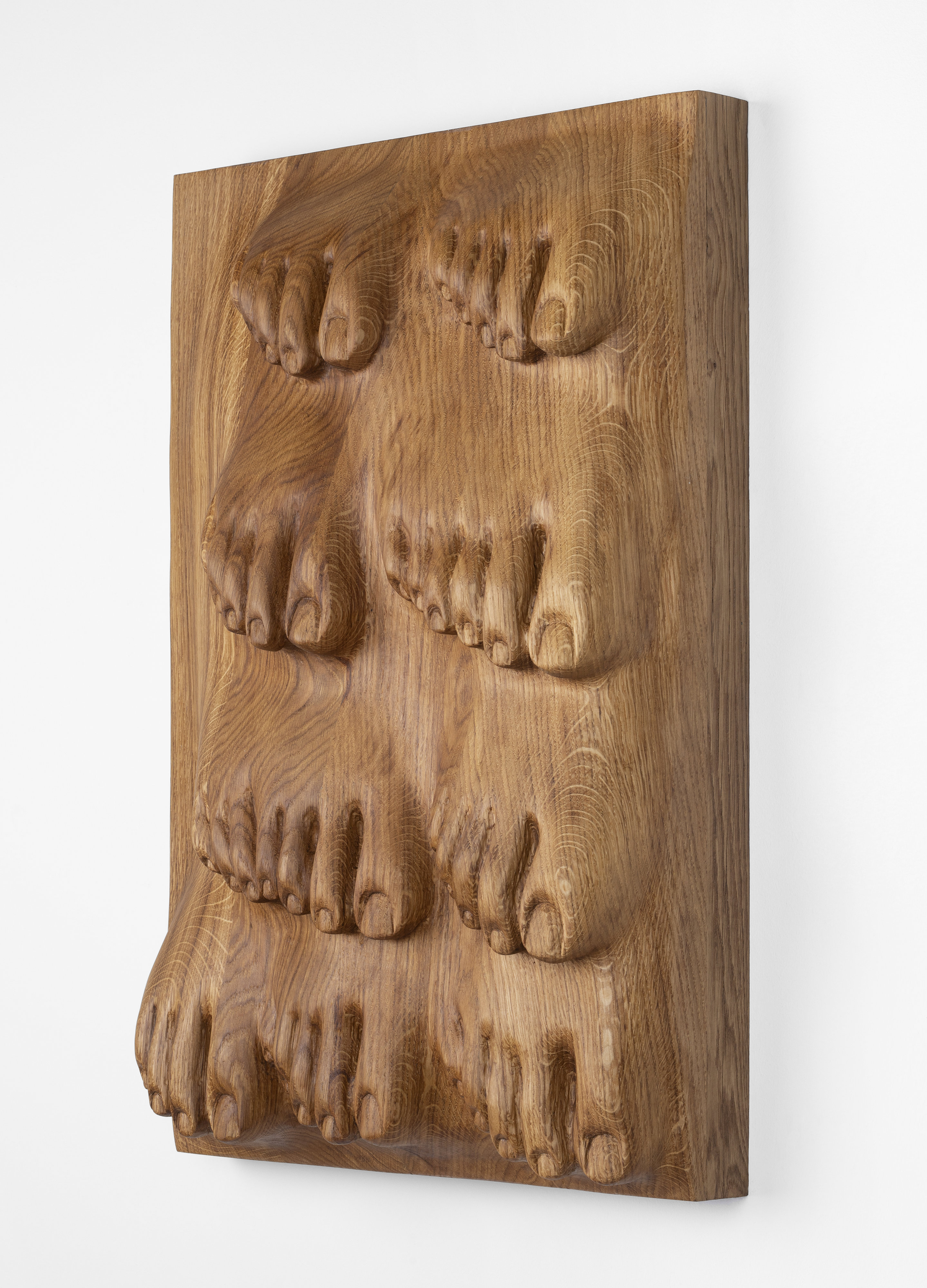 Oak relief with feet