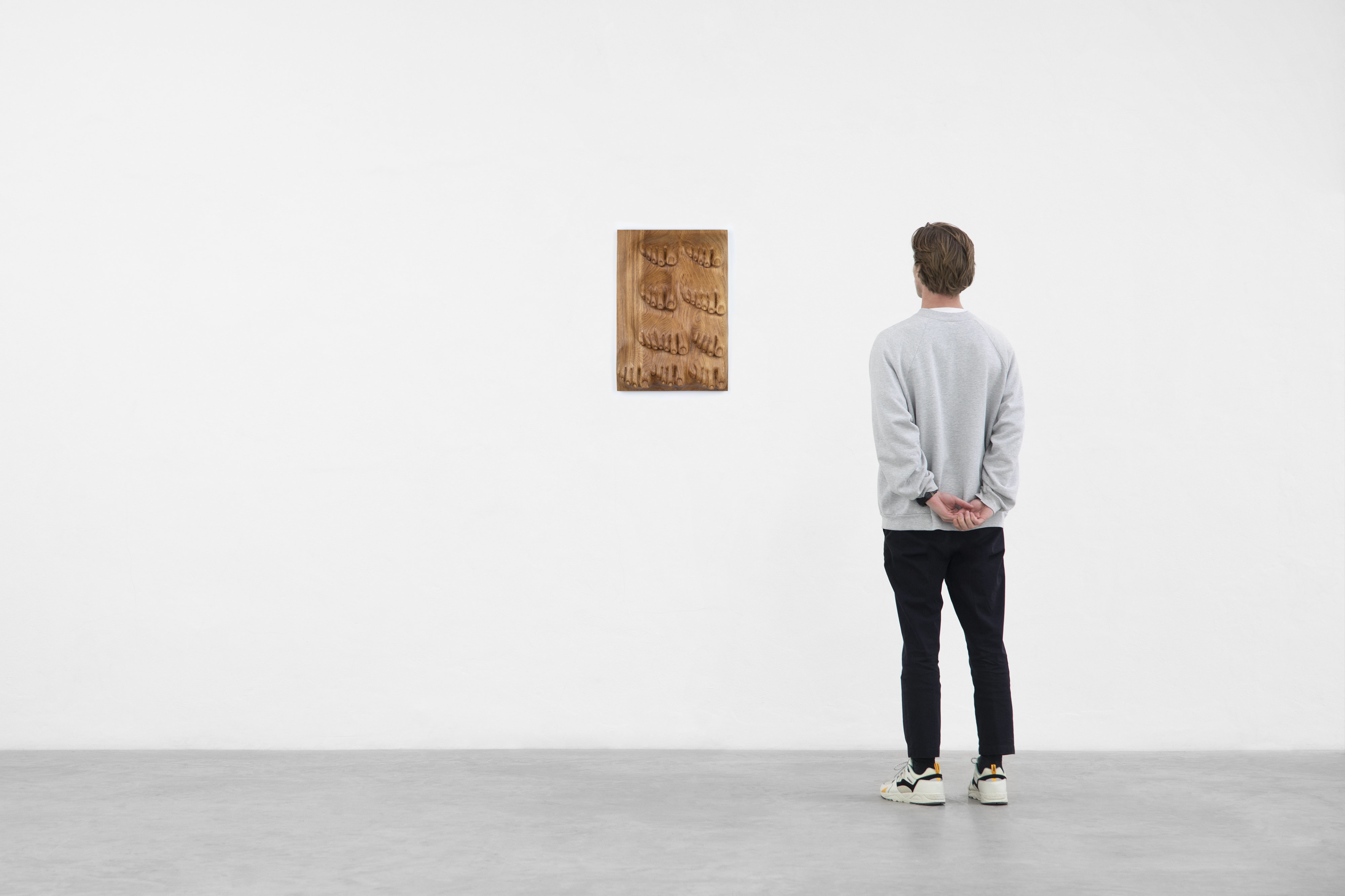Oak relief with feet