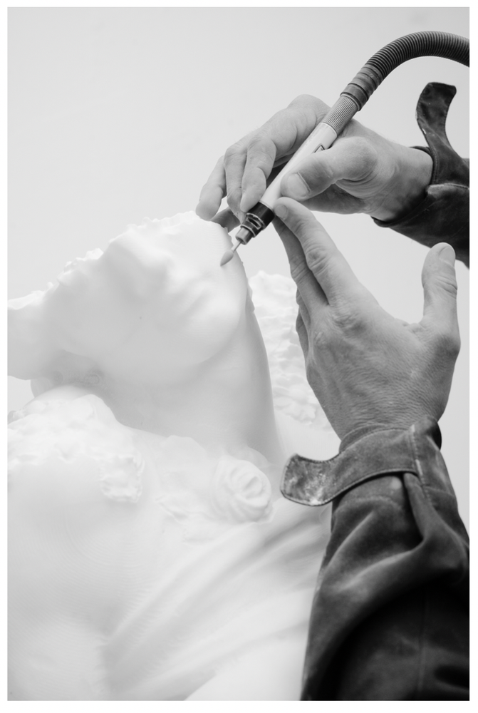 Final stages, done by human hand, of Artist Filippo Tincolini’s sculpture at Torart