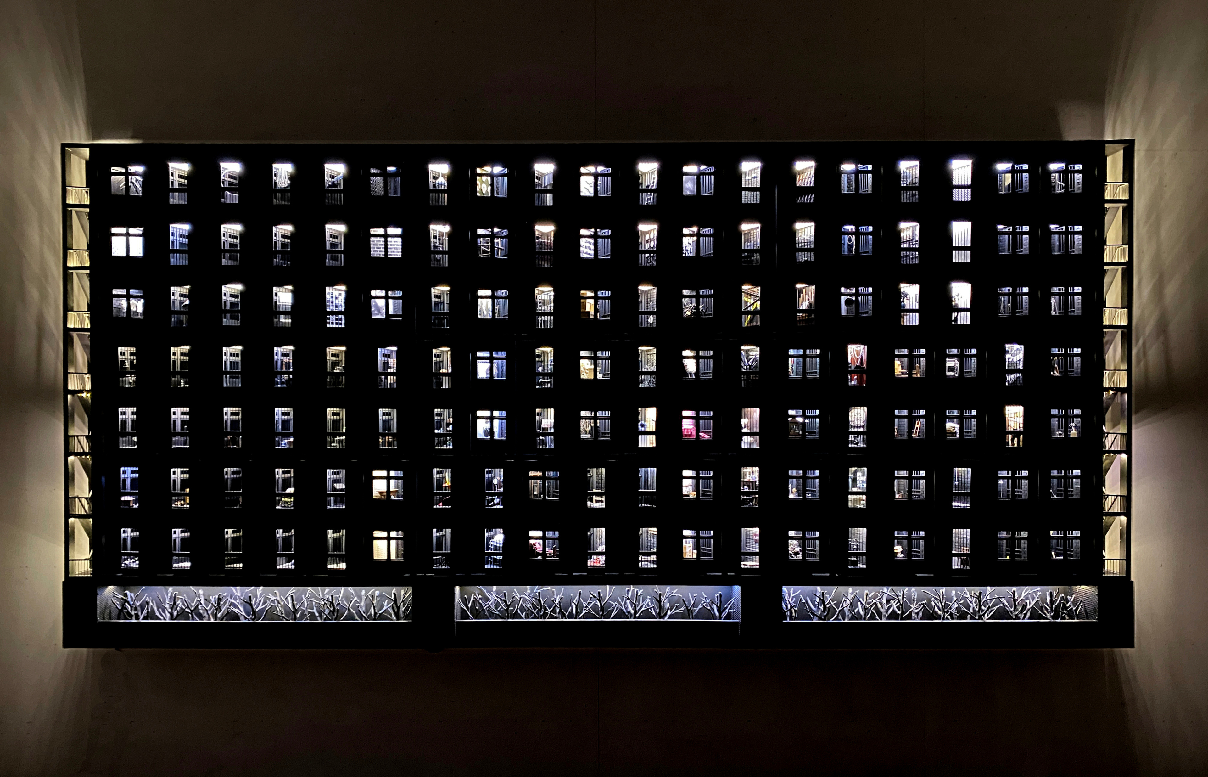 The Wall: Asian (Un)Real Estate Project