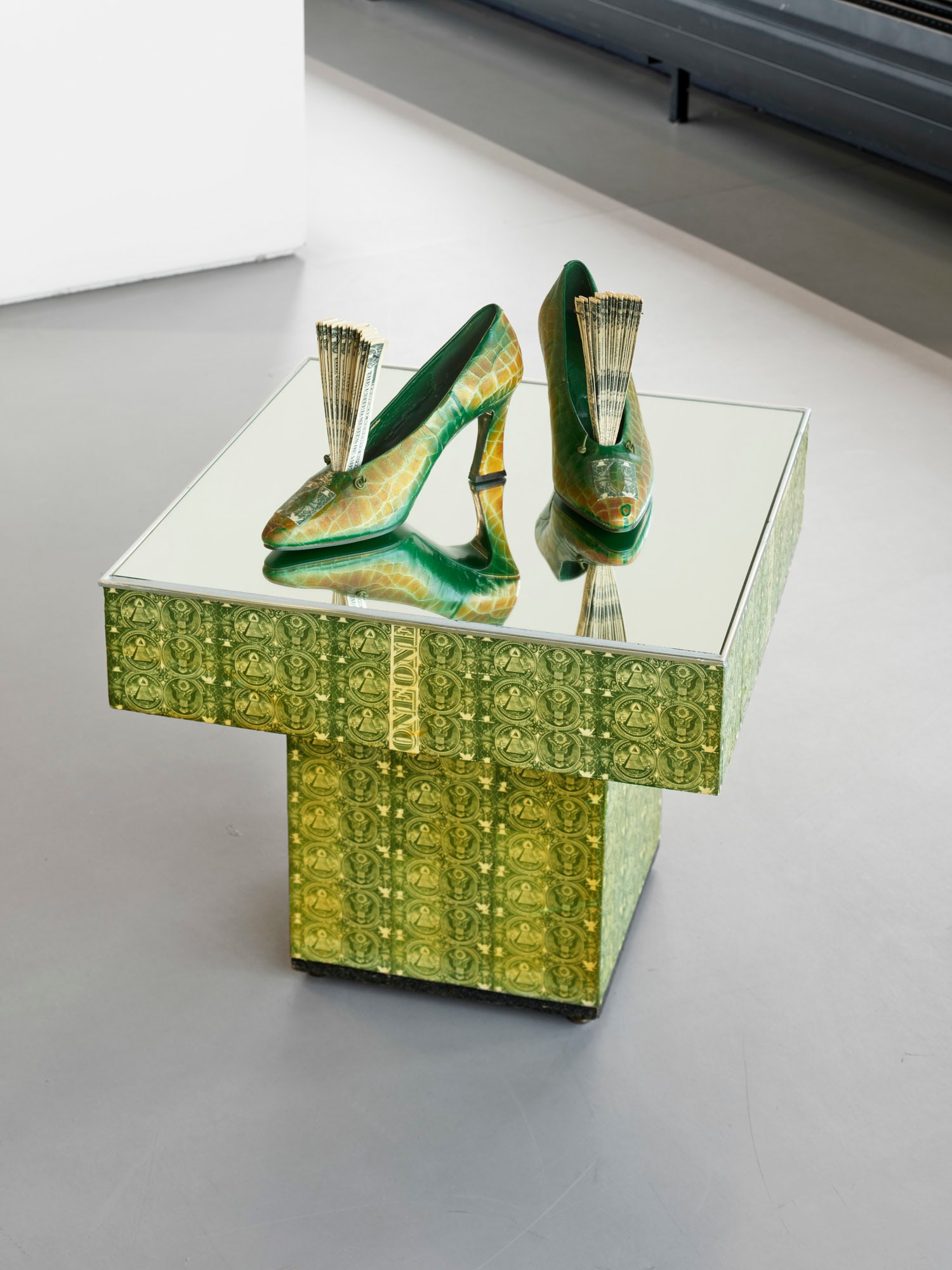 Symbol Mirror Table with Fan Shoe Reflection
