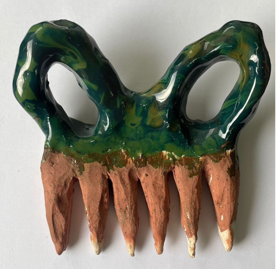 Rastrillo de tierra con dientes