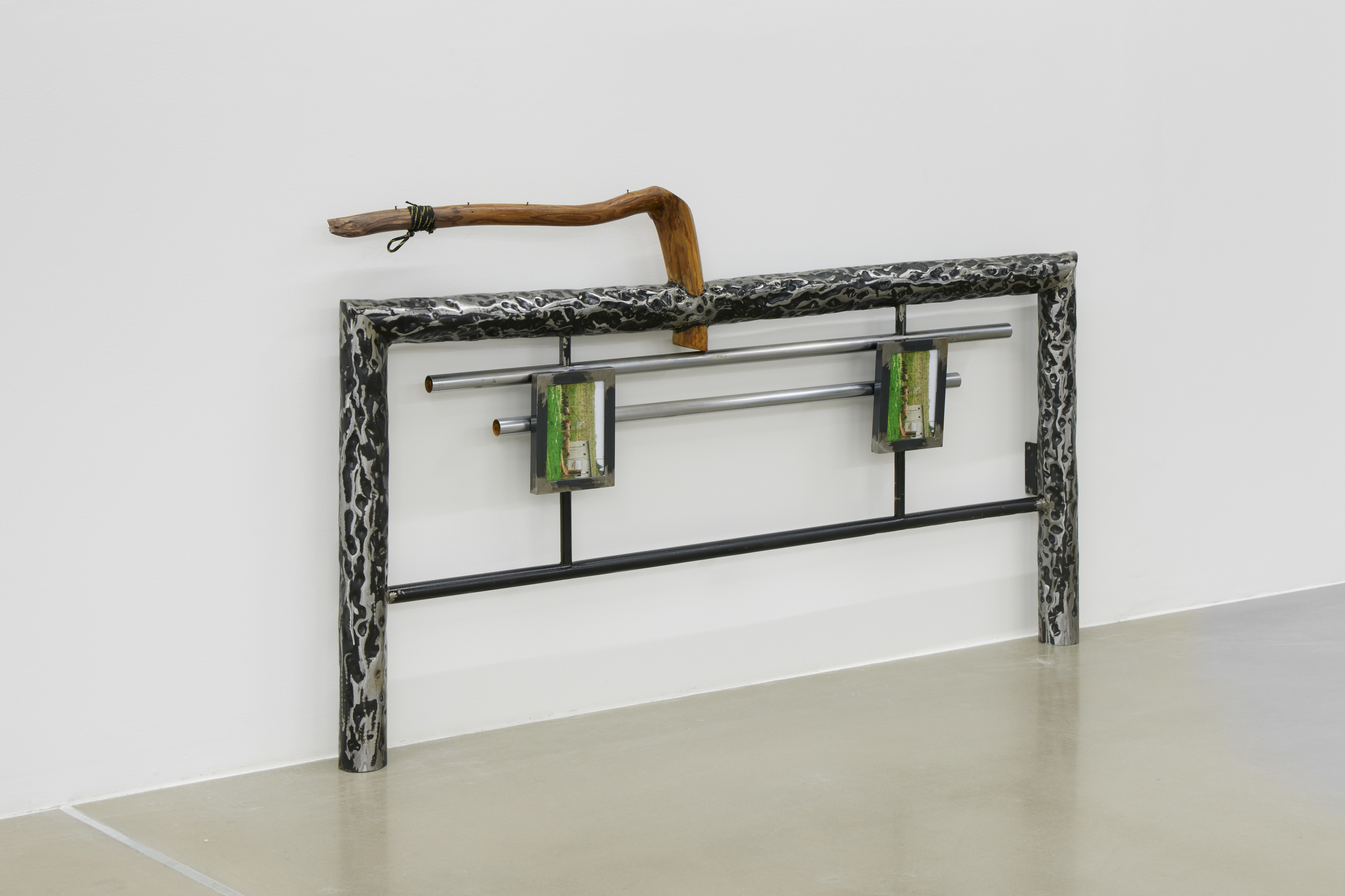 Headboard (a tribe sleep)