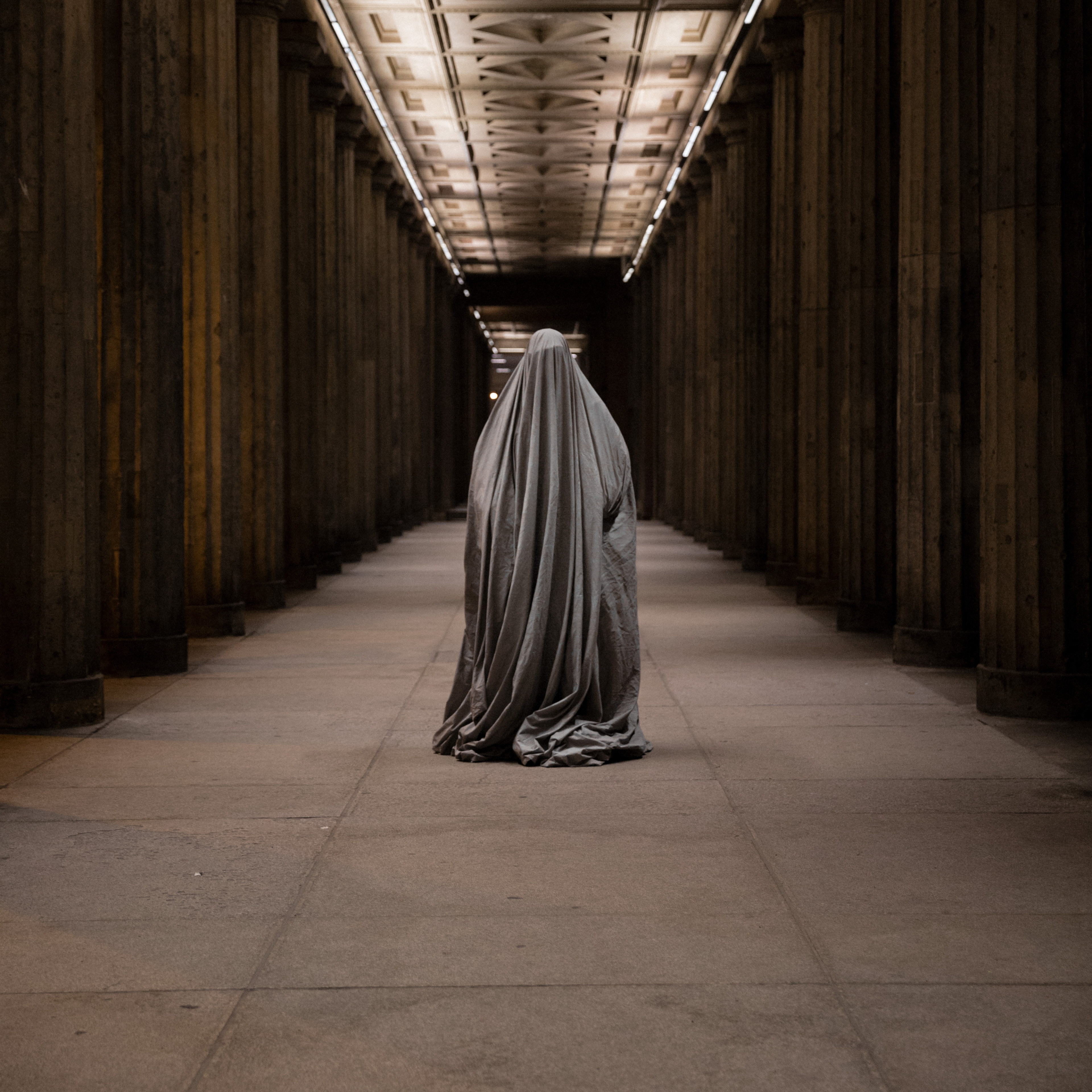Aparición (Apparition)
