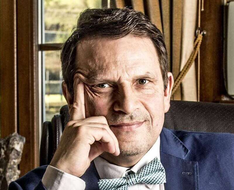 Photo de Richard Fournaux du MR, intervenant lors de la table ronde politique de l'Interfédération des CISP, le 14 mars 2024 à Namur