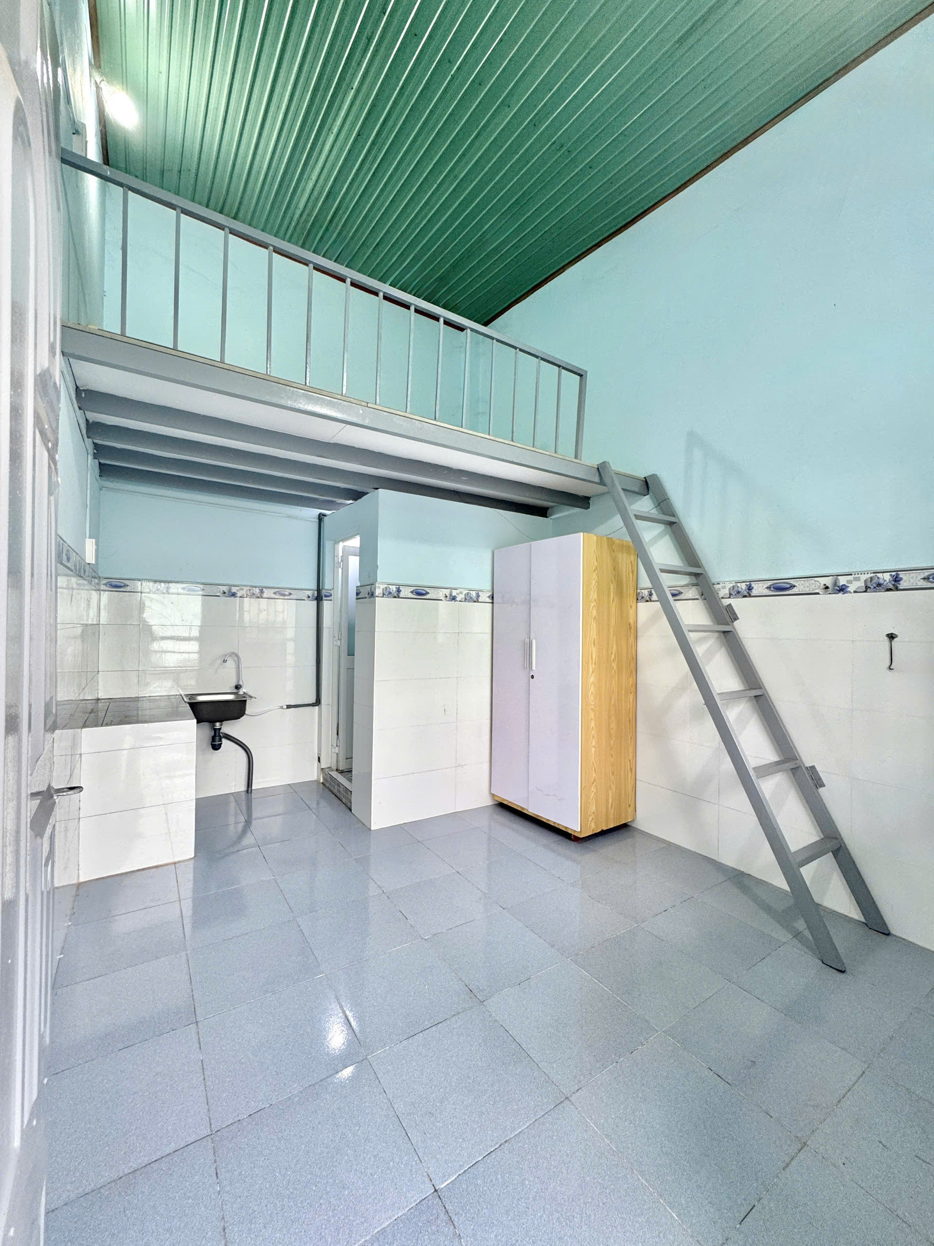 Room image 4