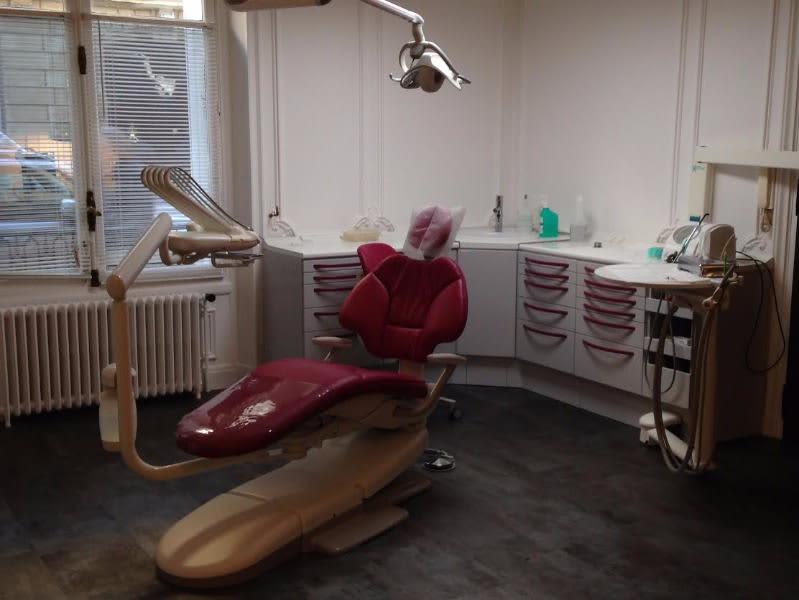 Dr Jeanne MONODBROCA, Chirurgiendentiste à Paris