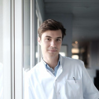 Dr MOULLOT, Chirurgien plasticien et esthétique à Angoulême