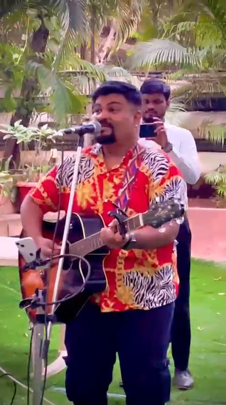 Live singer in Ahmedabad performing at a wedding reception