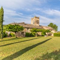 Vue arrière domaine côté Gordes