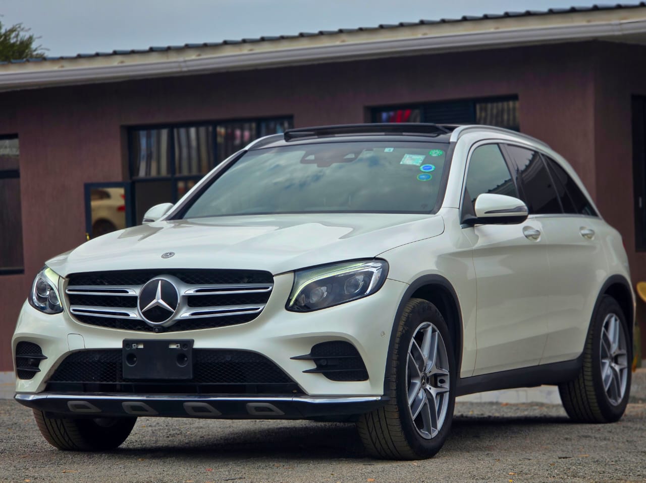 2018 Mercedes-Benz GLC 220d 4MATIC thumbnail 2