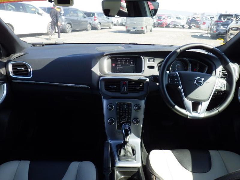 2018 Volvo V40 D4 Diesel thumbnail 2
