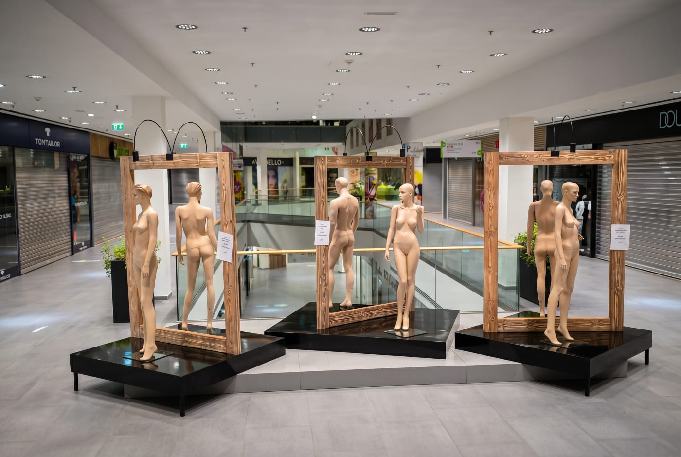 PUPPU-Mannequin Aluminium – unbekleidet als Deko